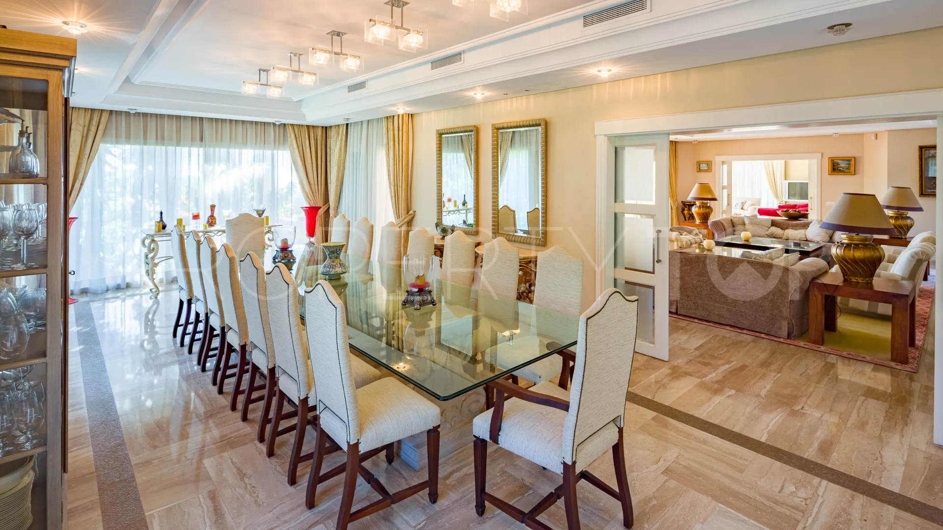 Se vende villa con 9 dormitorios en El Velerin