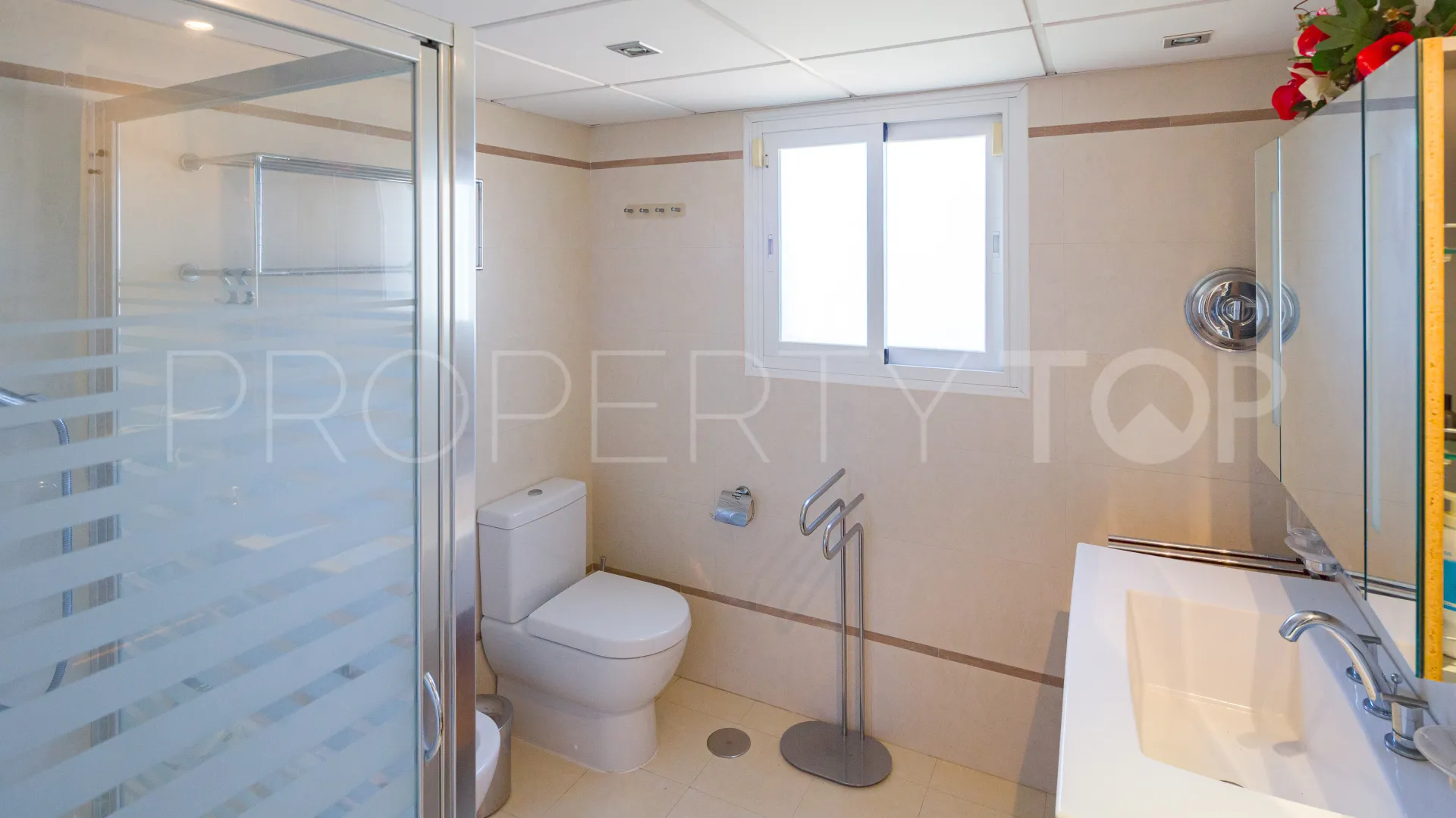Se vende villa con 9 dormitorios en El Velerin