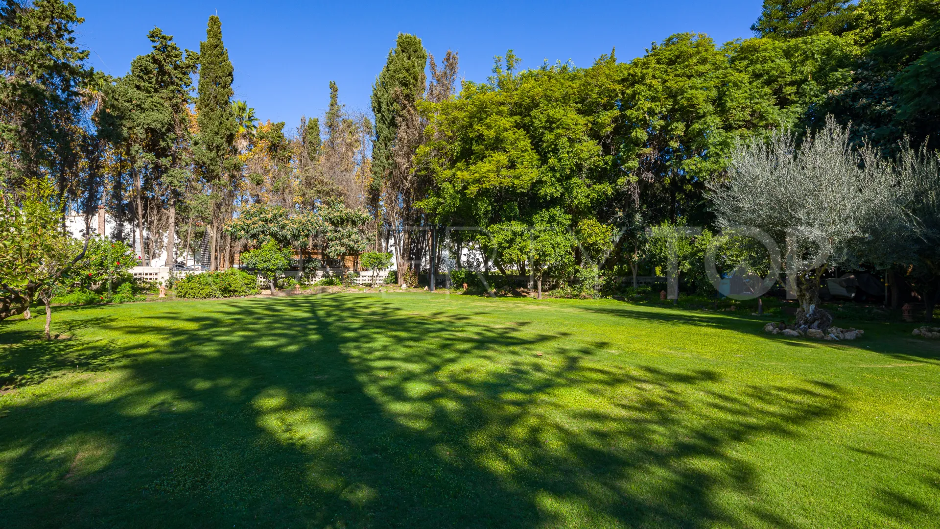 Se vende villa con 9 dormitorios en El Velerin