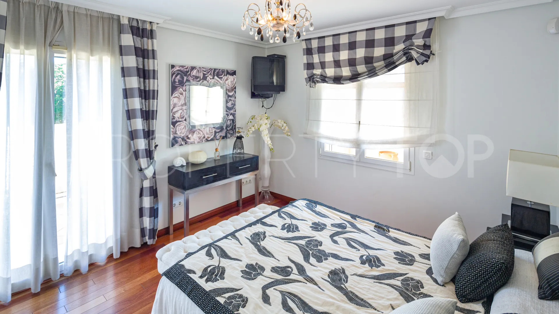 Se vende villa con 9 dormitorios en El Velerin