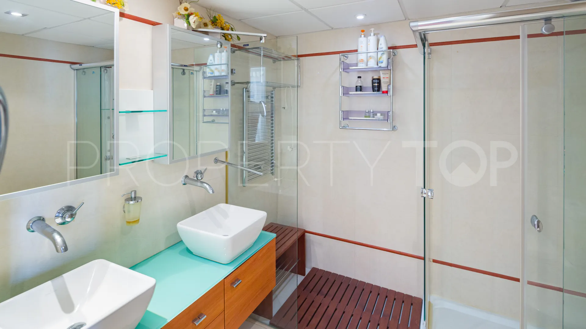 Se vende villa con 9 dormitorios en El Velerin