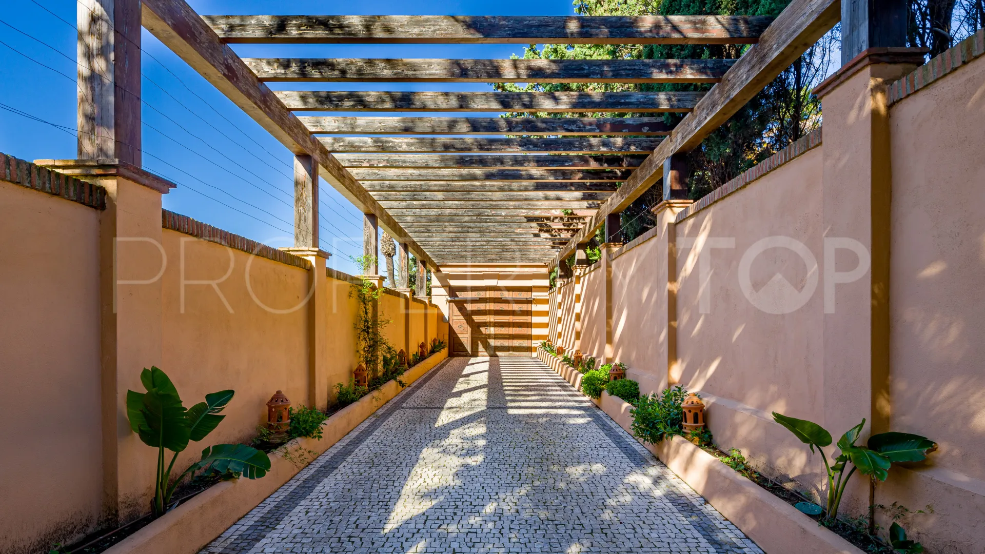 Se vende villa con 9 dormitorios en El Velerin