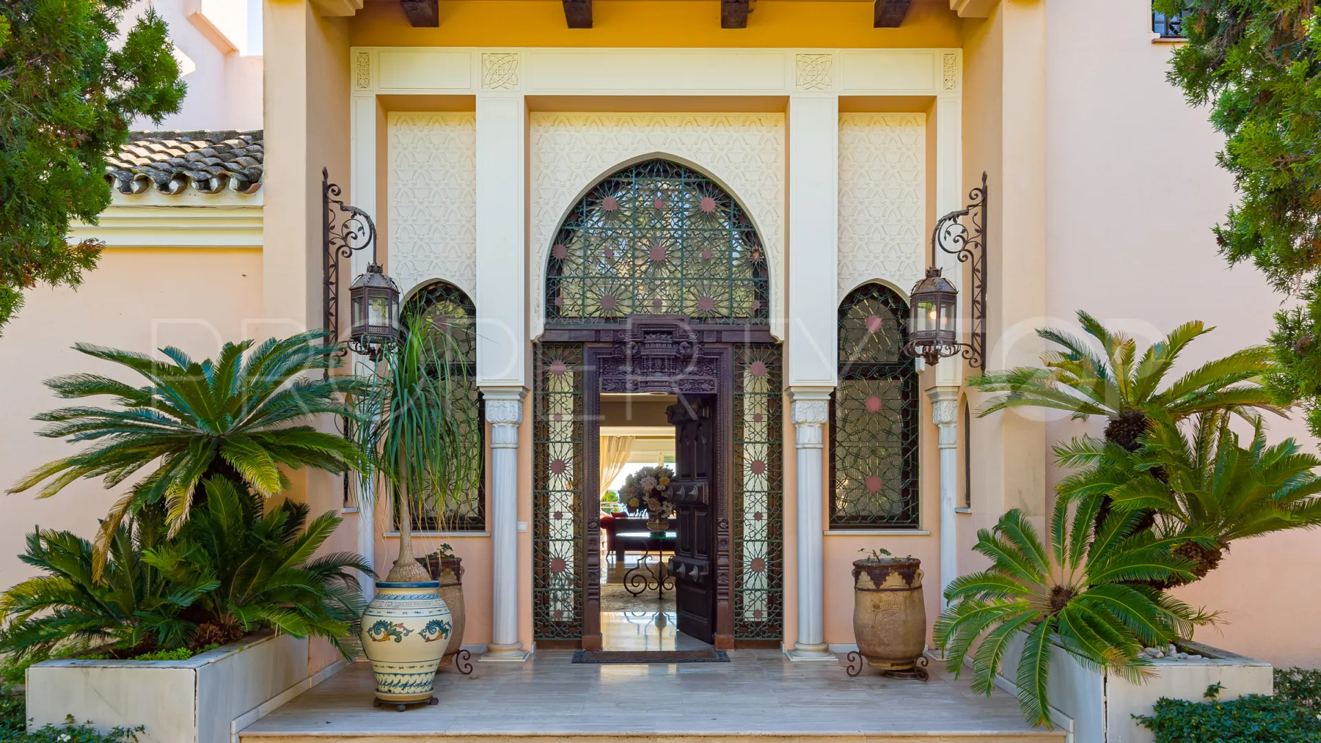 Se vende villa con 9 dormitorios en El Velerin