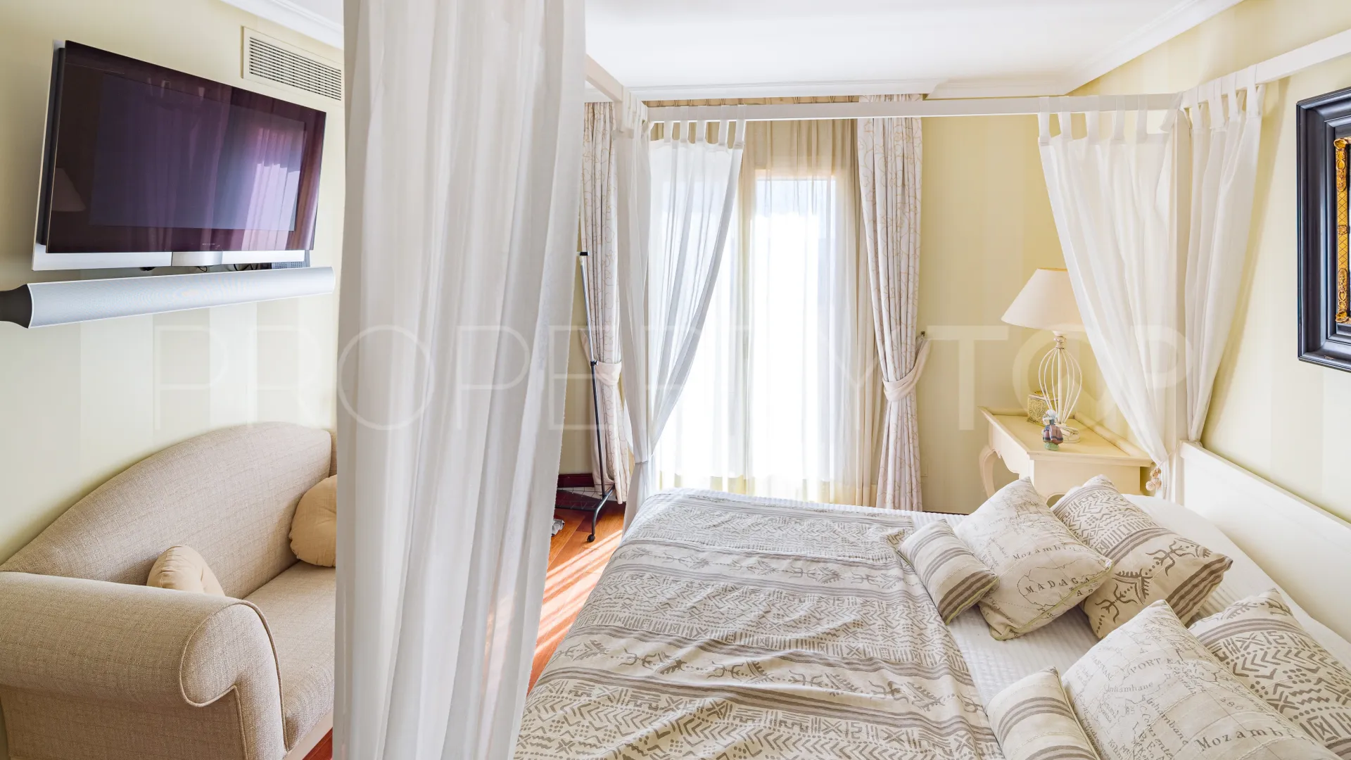 Se vende villa con 9 dormitorios en El Velerin