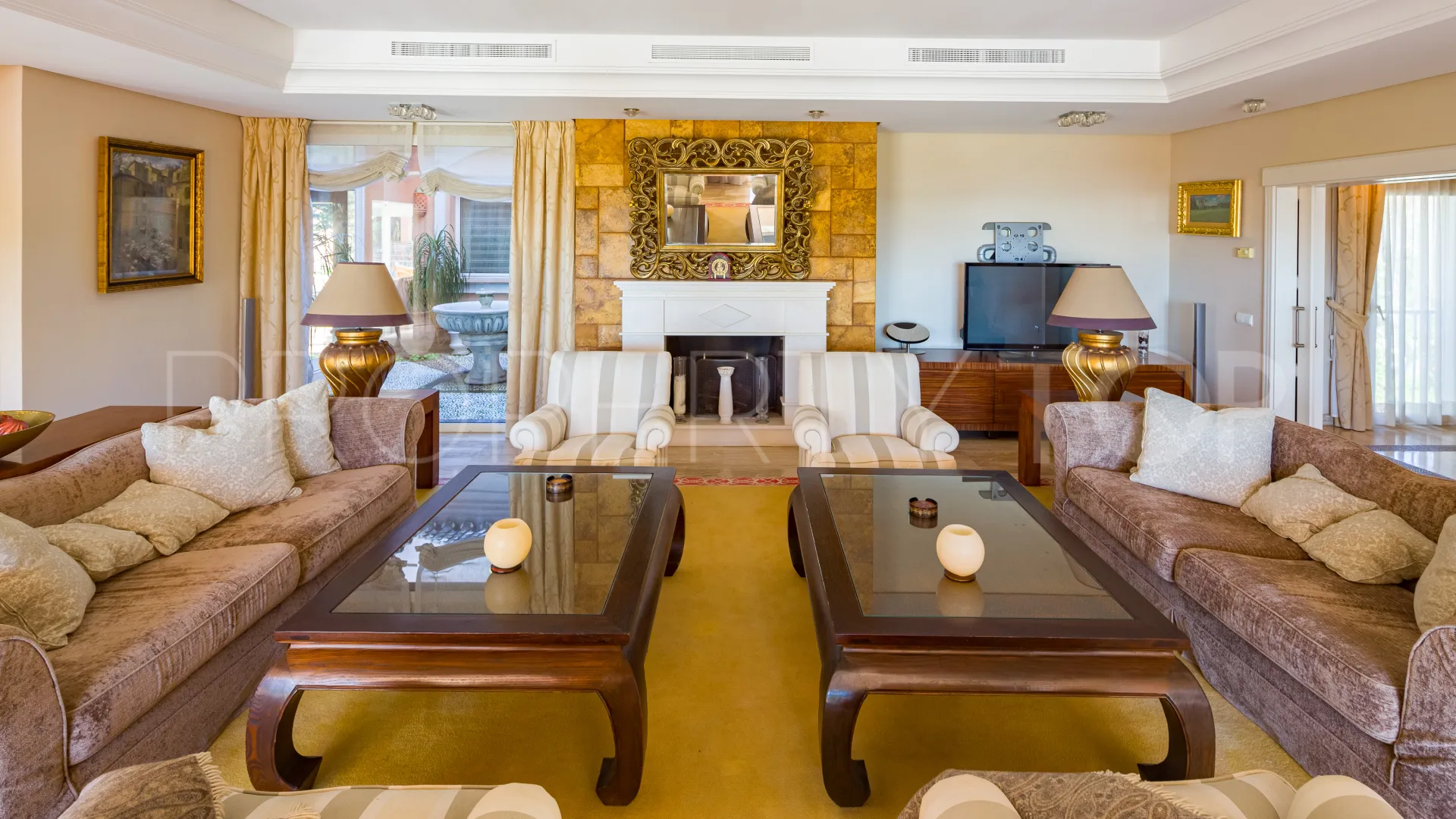 Se vende villa con 9 dormitorios en El Velerin