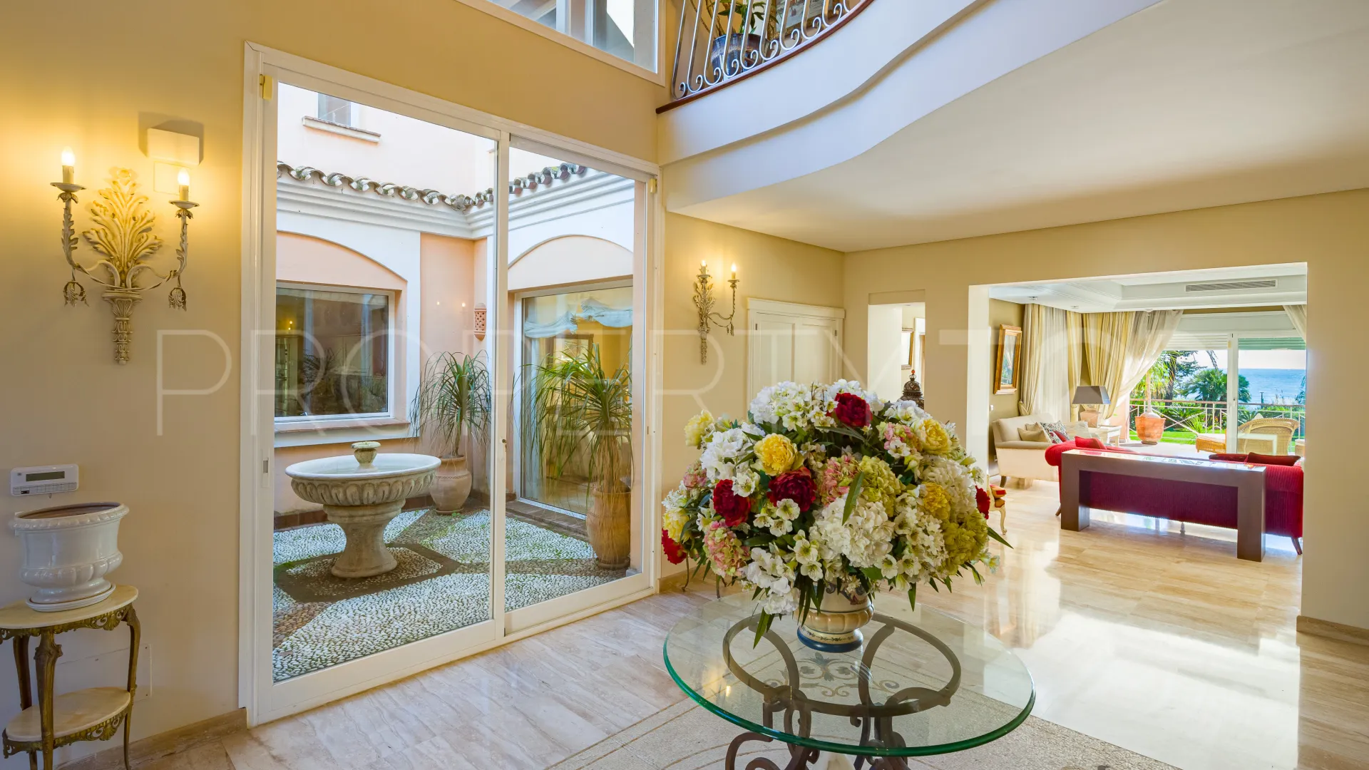 Se vende villa con 9 dormitorios en El Velerin