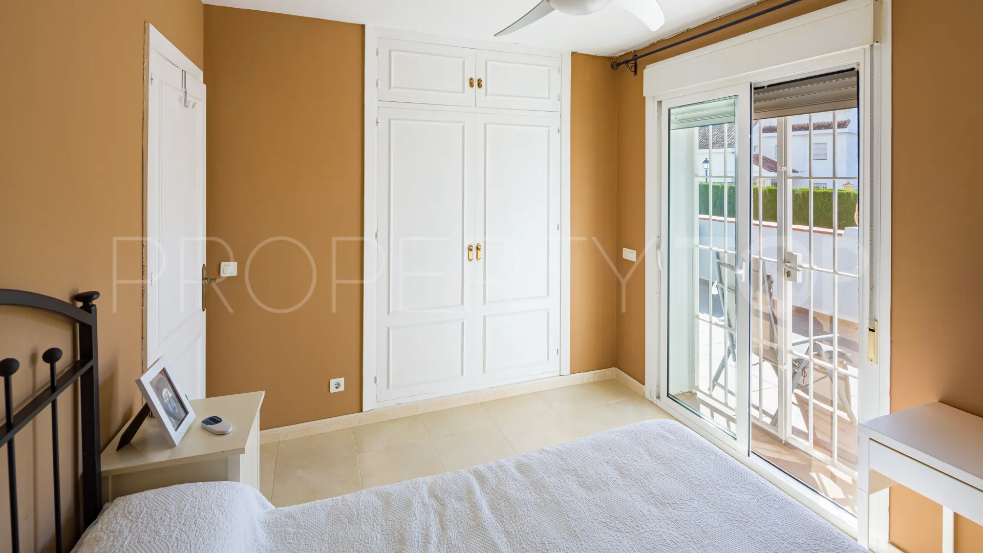 Comprar apartamento planta baja en Nueva Andalucia de 3 dormitorios
