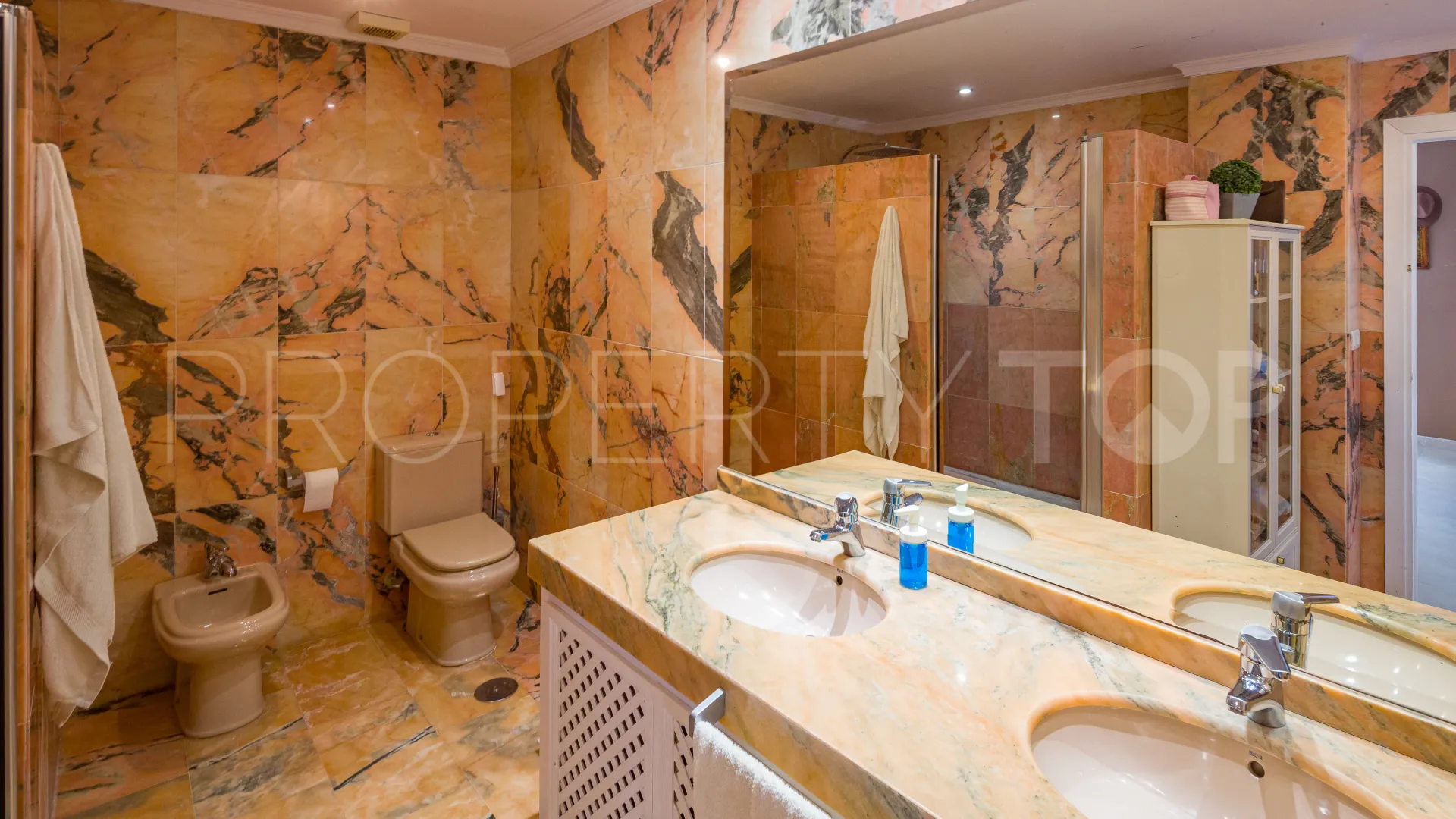 Comprar apartamento planta baja en Nueva Andalucia de 3 dormitorios