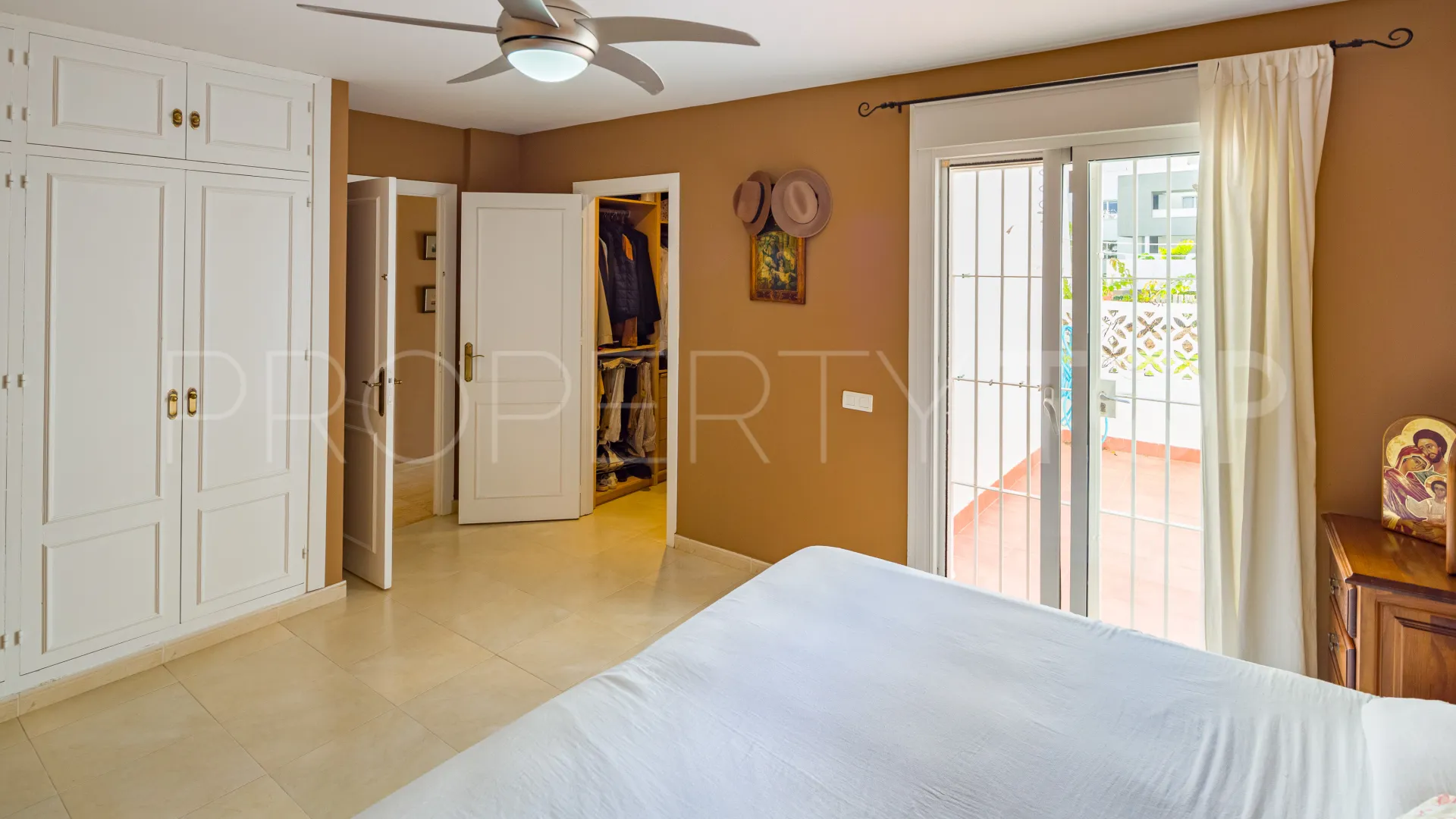 Comprar apartamento planta baja en Nueva Andalucia de 3 dormitorios