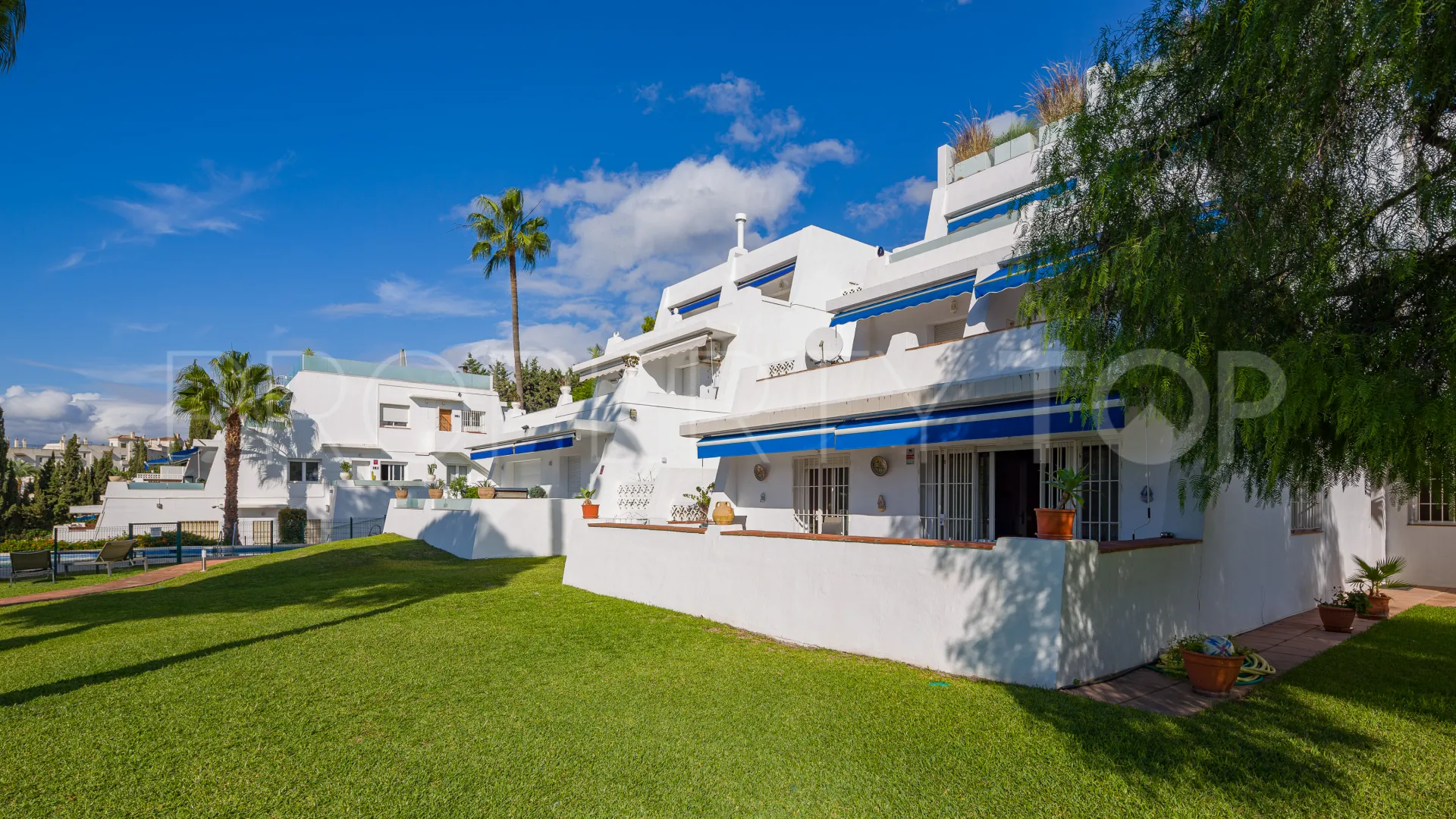 Comprar apartamento planta baja en Nueva Andalucia de 3 dormitorios