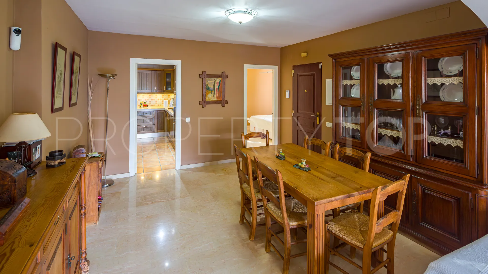 Comprar apartamento planta baja en Nueva Andalucia de 3 dormitorios