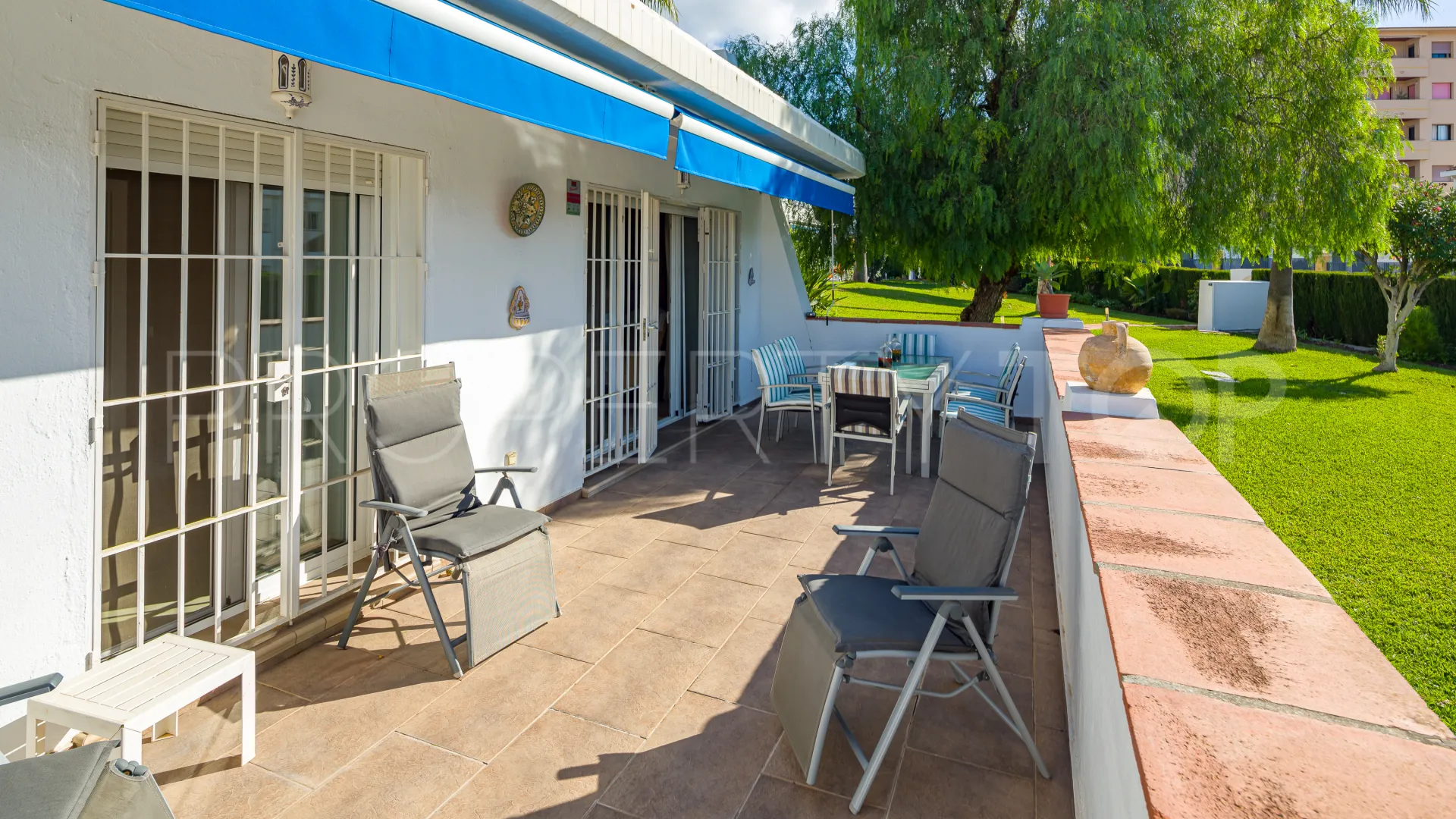 Comprar apartamento planta baja en Nueva Andalucia de 3 dormitorios