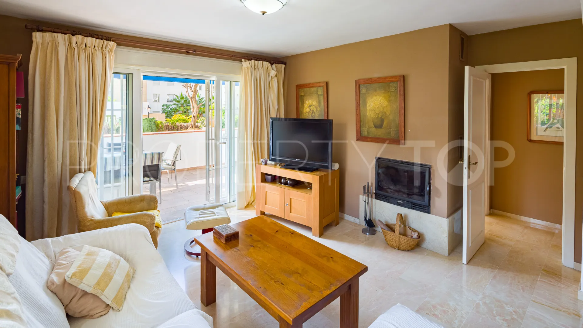 Comprar apartamento planta baja en Nueva Andalucia de 3 dormitorios