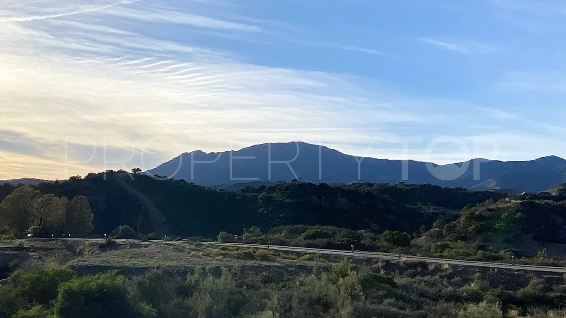 Plot for sale in Selwo