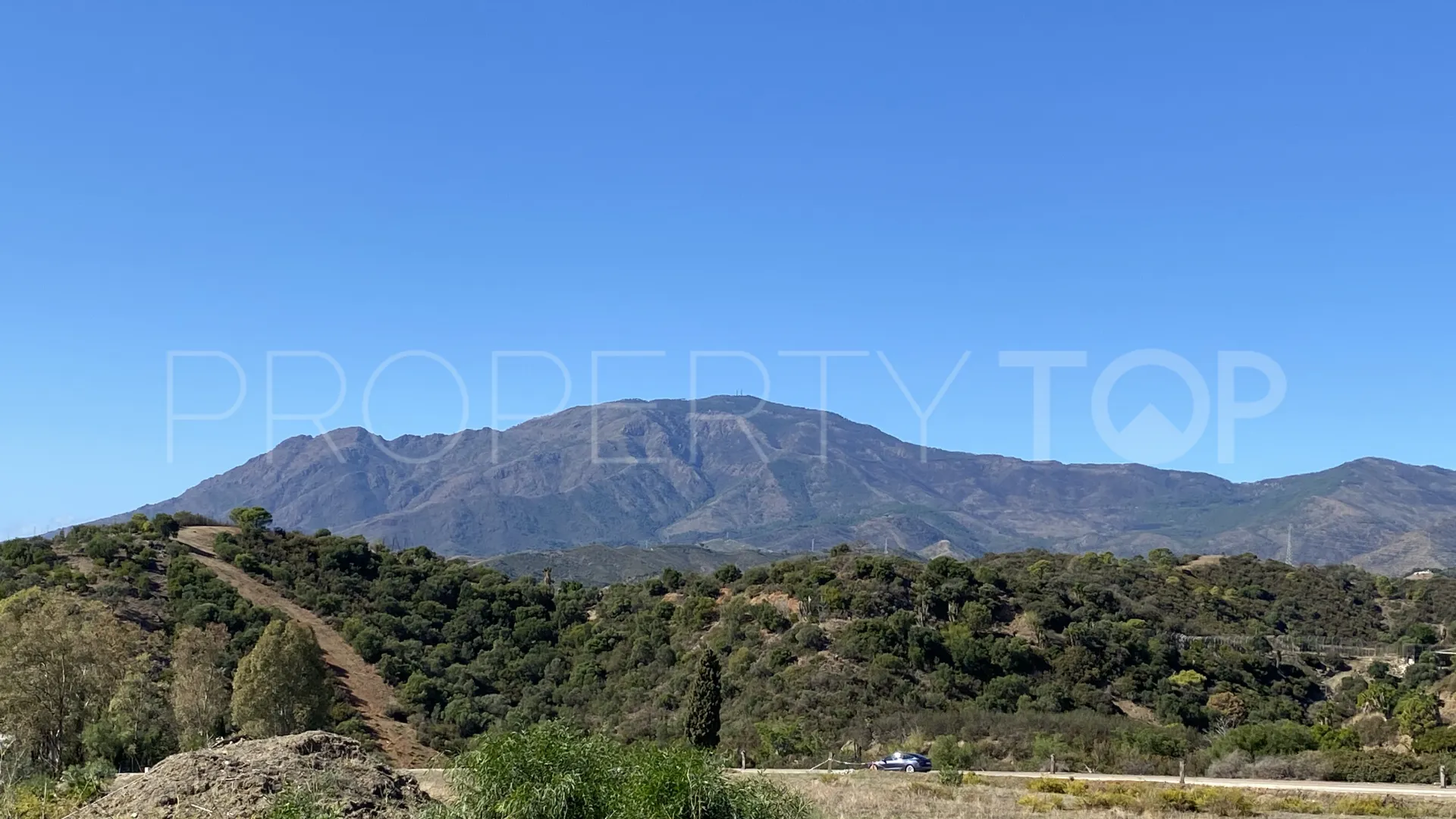 Plot for sale in Selwo