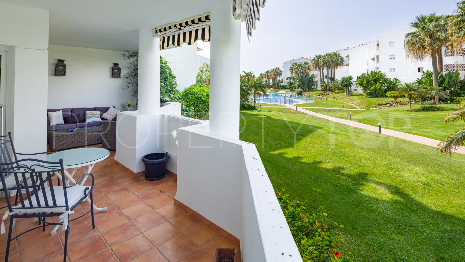 Duplex planta baja en venta de 6 dormitorios en Marbella - Puerto Banus