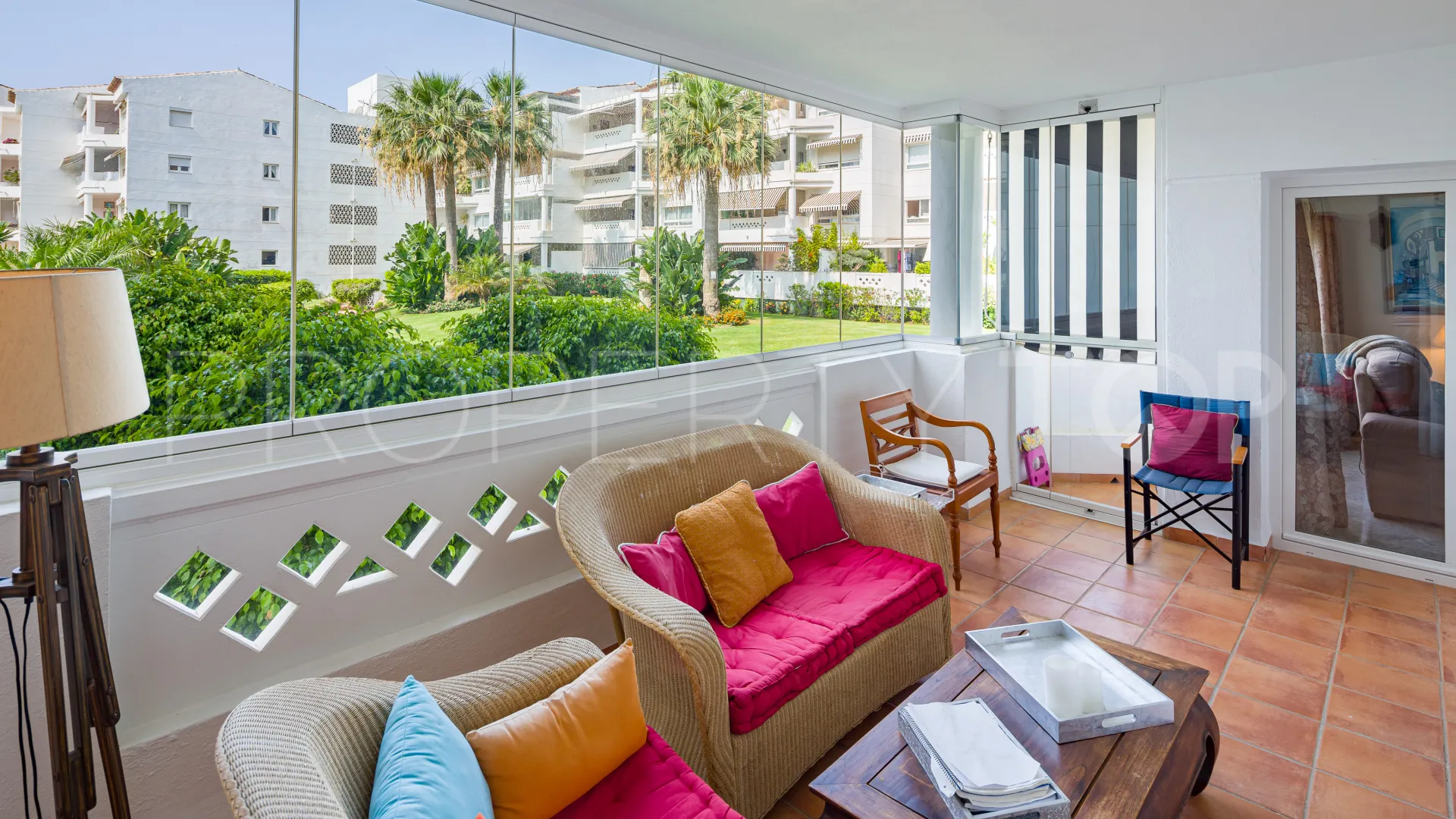 Duplex planta baja en venta de 6 dormitorios en Marbella - Puerto Banus