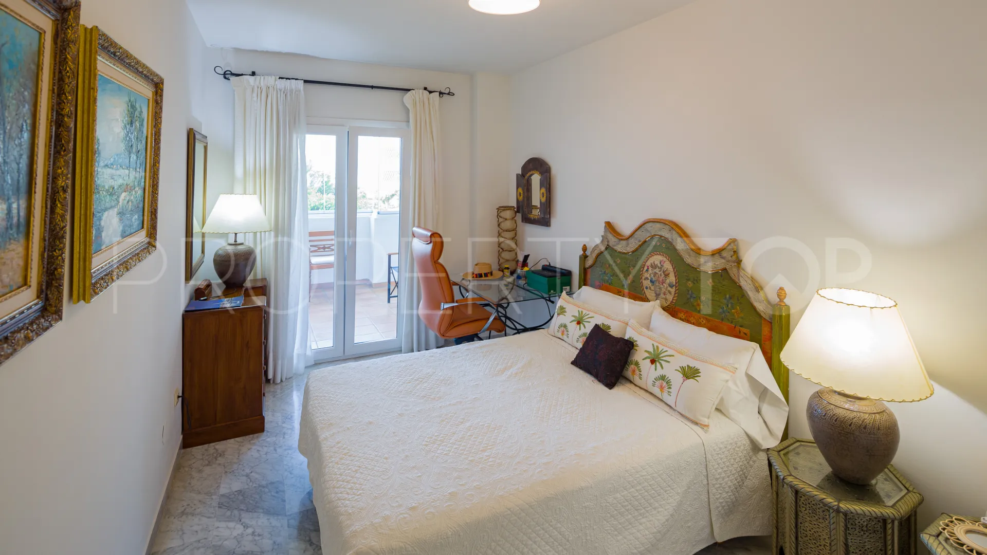 Duplex planta baja en venta de 6 dormitorios en Marbella - Puerto Banus