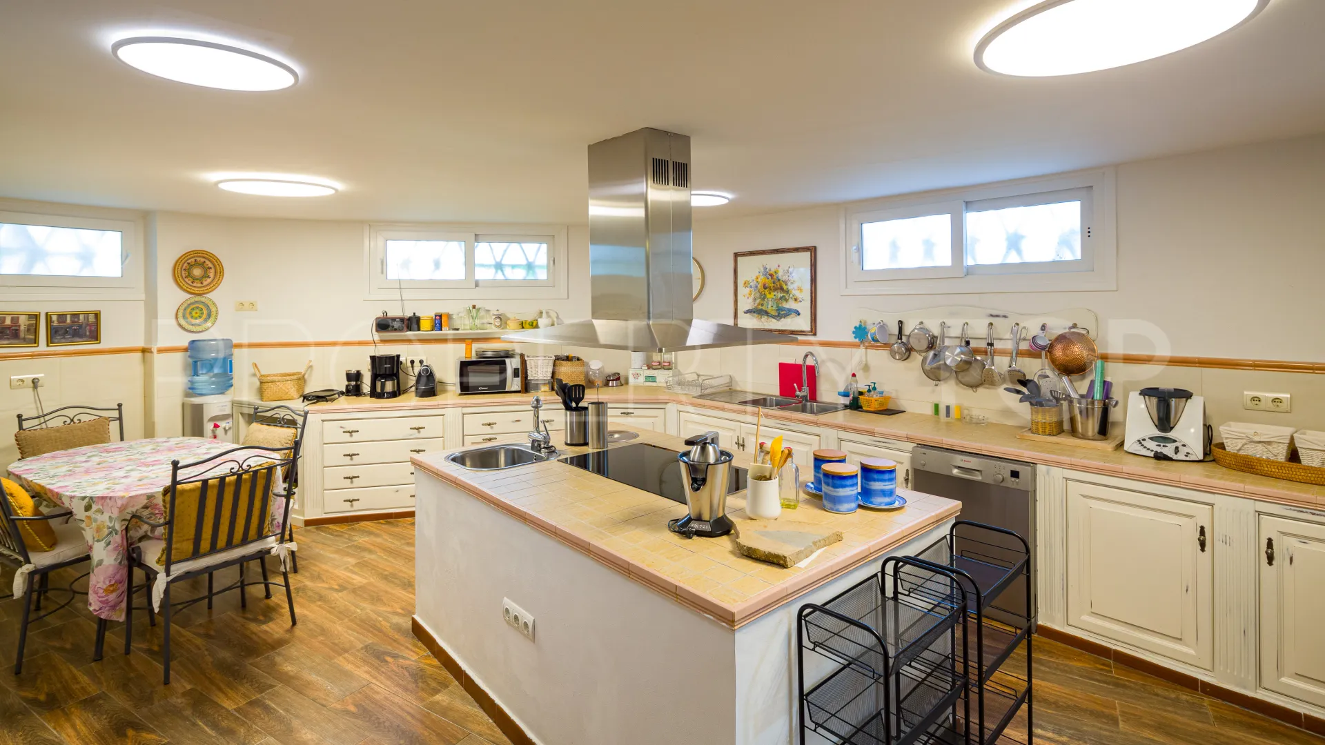 Duplex planta baja en venta de 6 dormitorios en Marbella - Puerto Banus