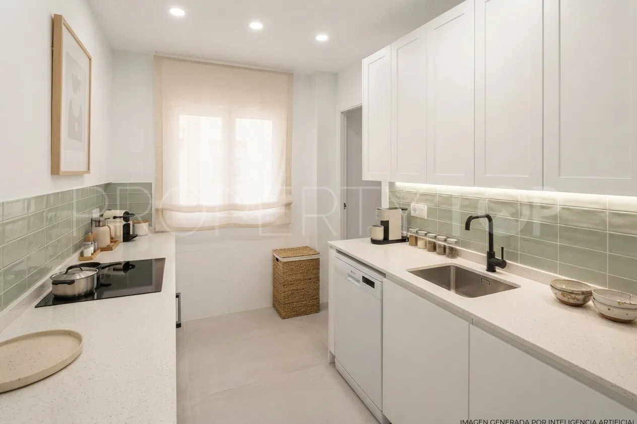 For sale ground floor duplex with 6 bedrooms in Marbella - Puerto Banus