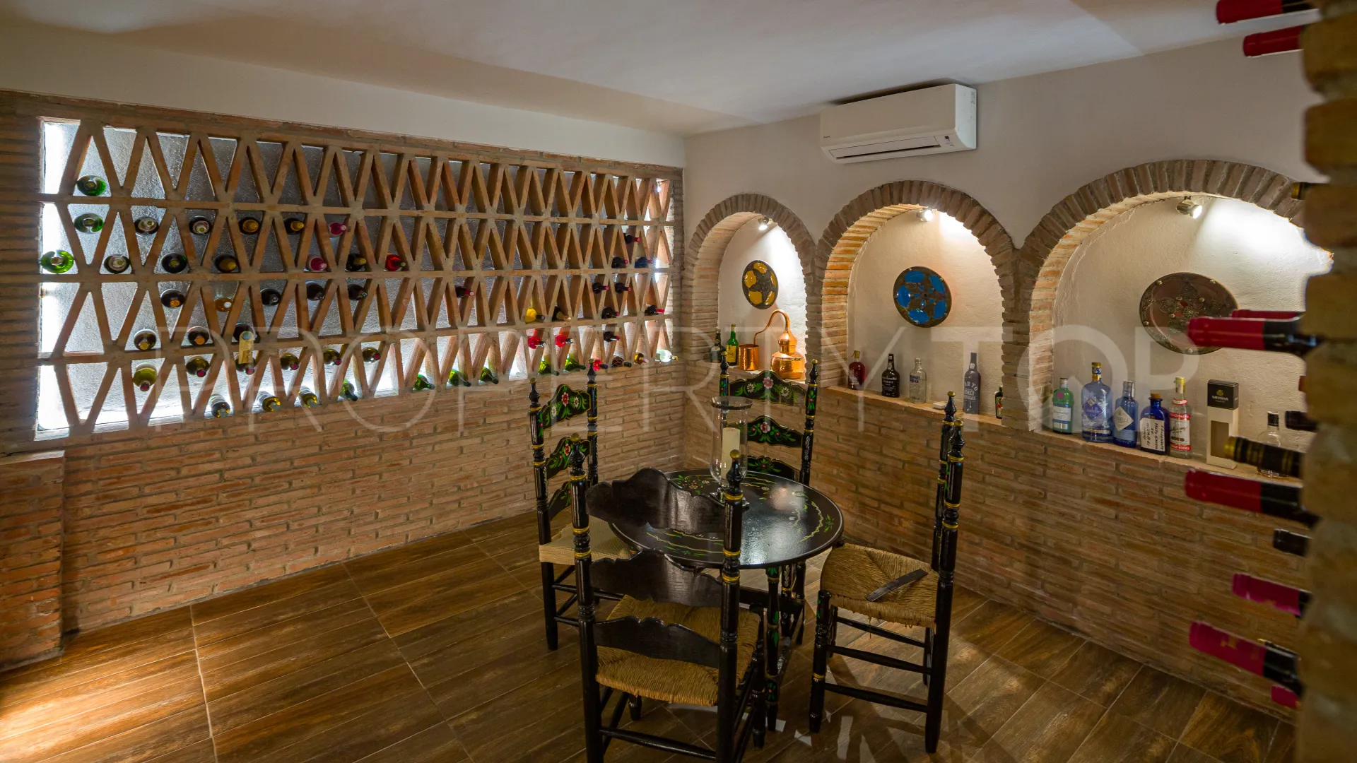 Duplex planta baja en venta de 6 dormitorios en Marbella - Puerto Banus
