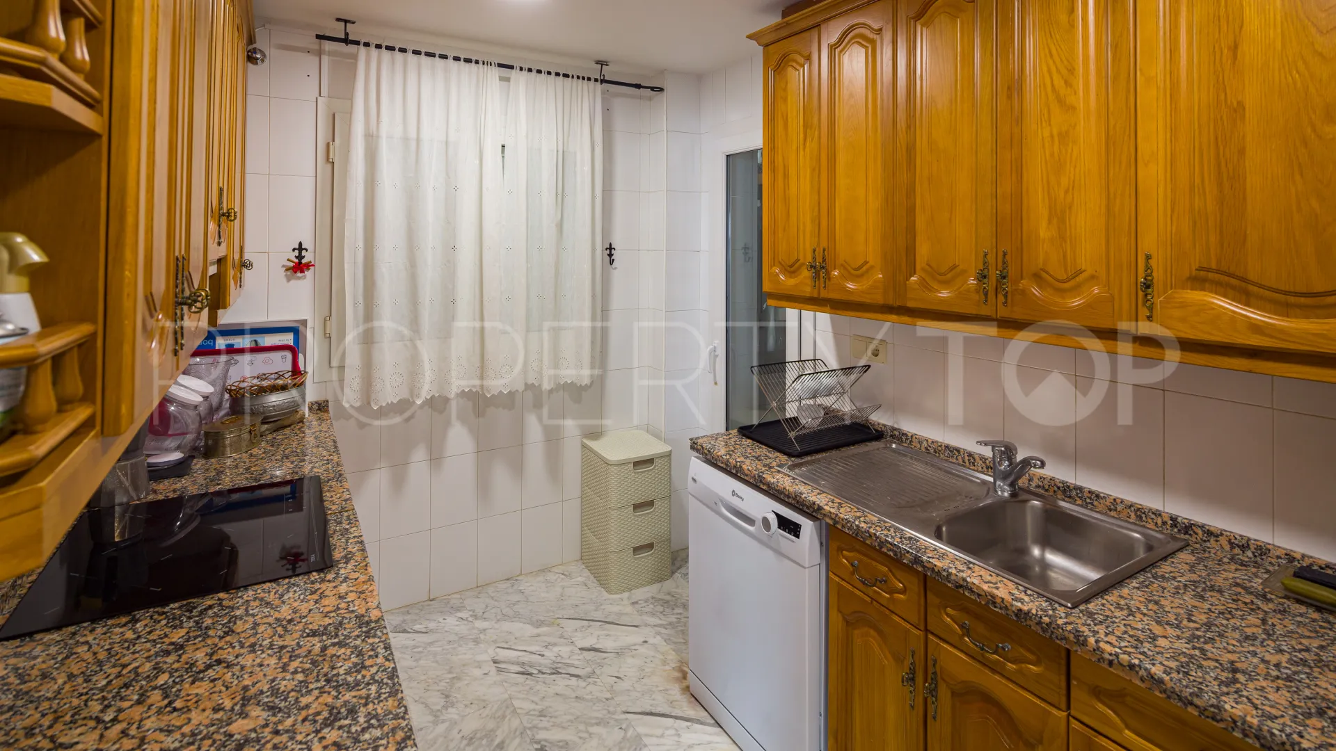 Duplex planta baja en venta de 6 dormitorios en Marbella - Puerto Banus