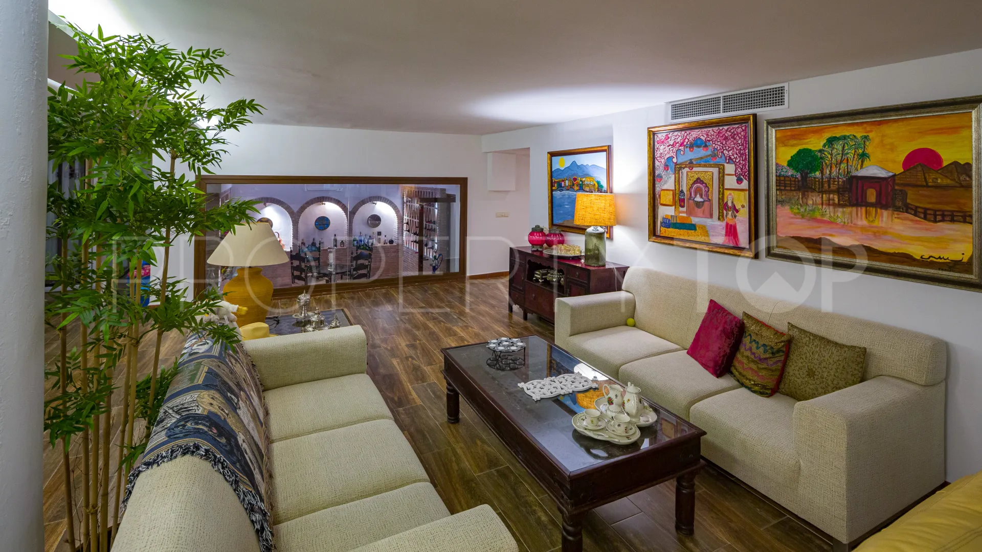 Duplex planta baja en venta de 6 dormitorios en Marbella - Puerto Banus