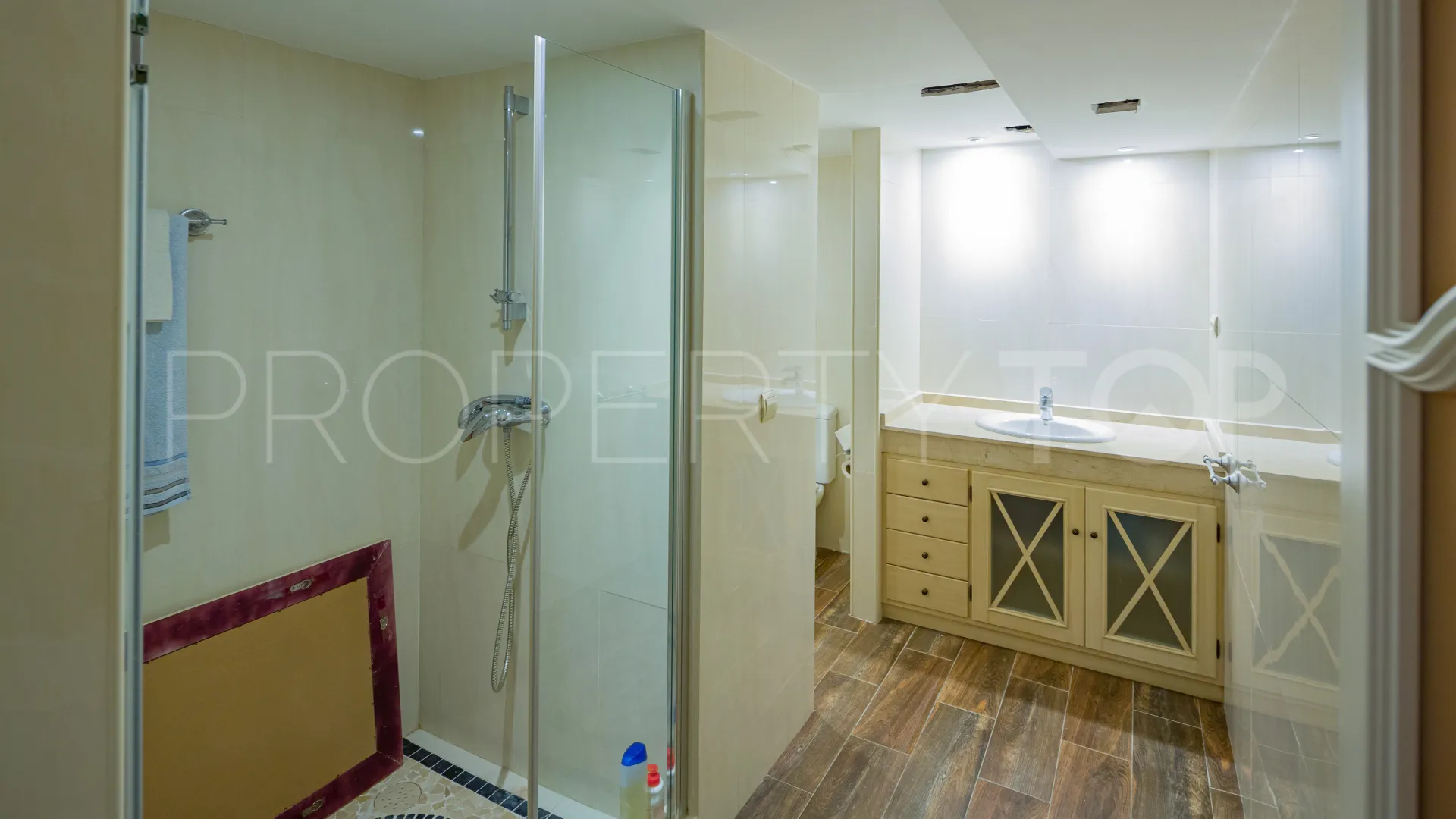 Duplex planta baja en venta de 6 dormitorios en Marbella - Puerto Banus