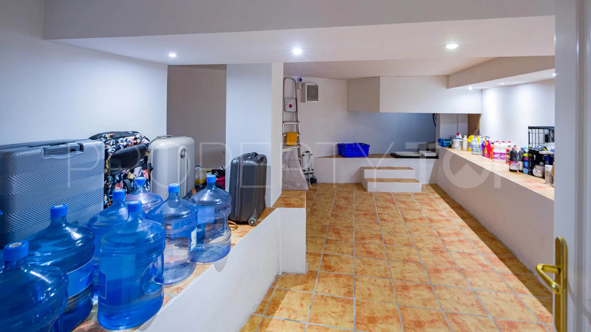 Duplex planta baja en venta de 6 dormitorios en Marbella - Puerto Banus