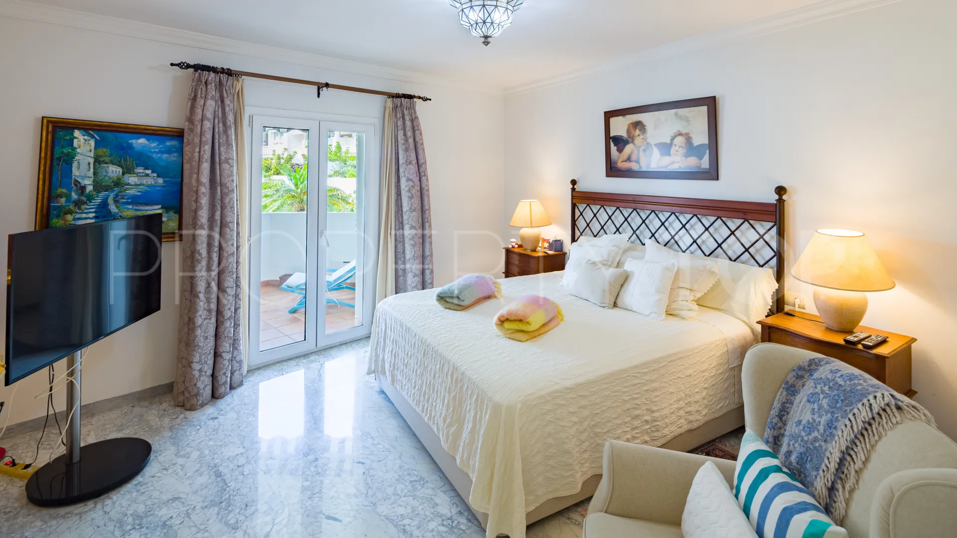 Duplex planta baja en venta de 6 dormitorios en Marbella - Puerto Banus