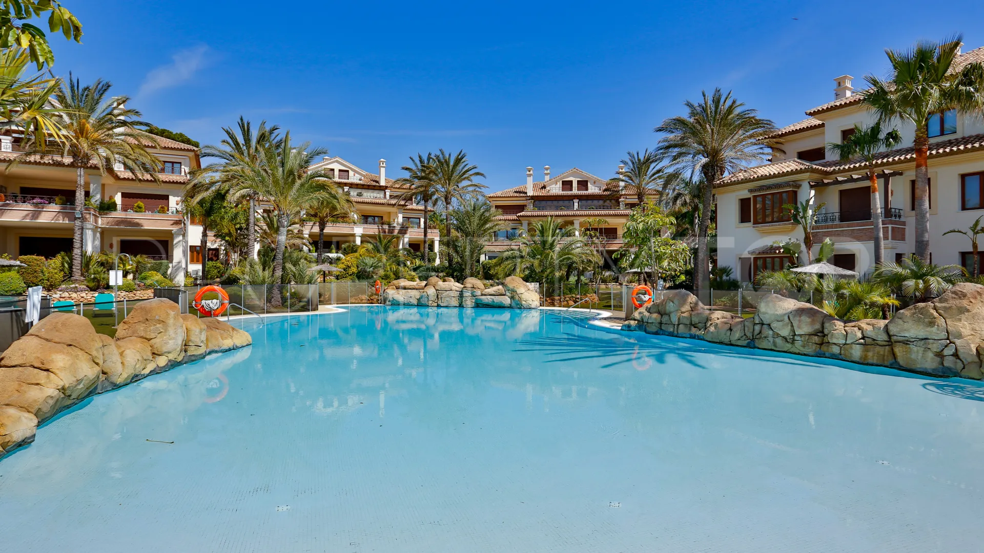 For sale Los Monteros Playa 2 bedrooms apartment
