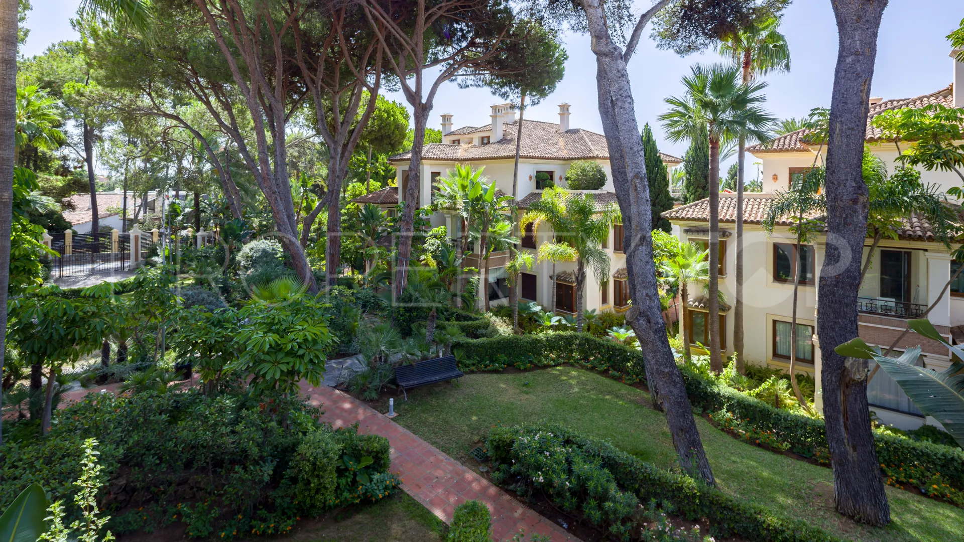 For sale Los Monteros Playa 2 bedrooms apartment