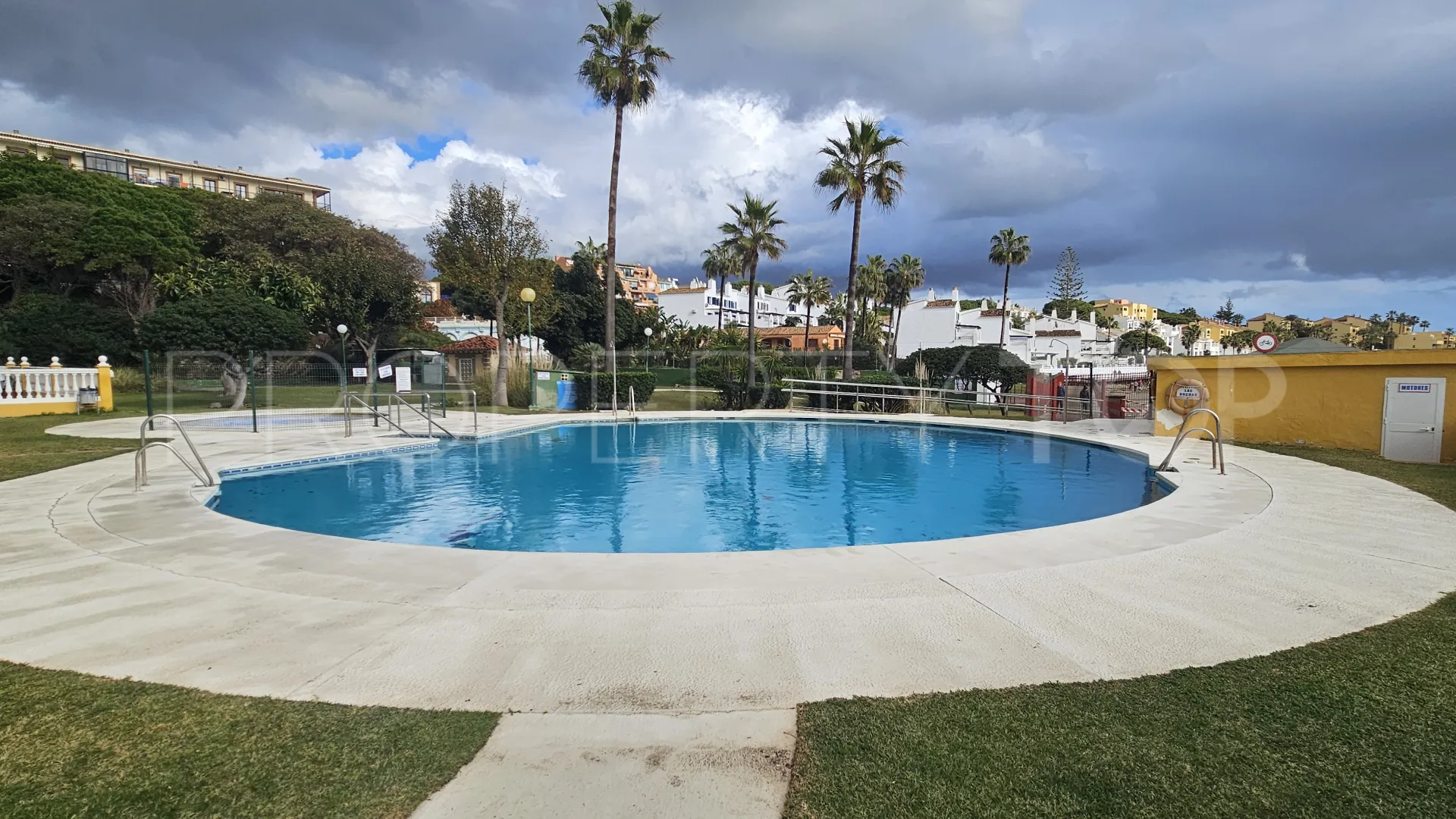Comprar apartamento en Calahonda Playa
