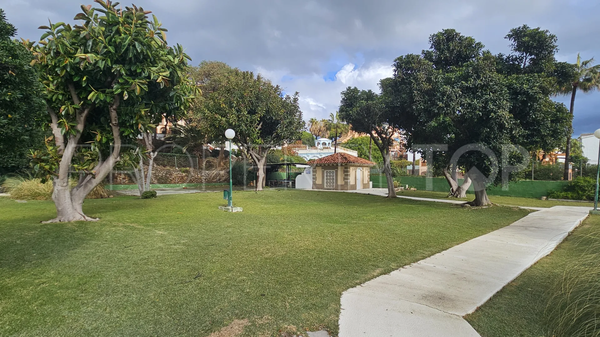 Comprar apartamento en Calahonda Playa