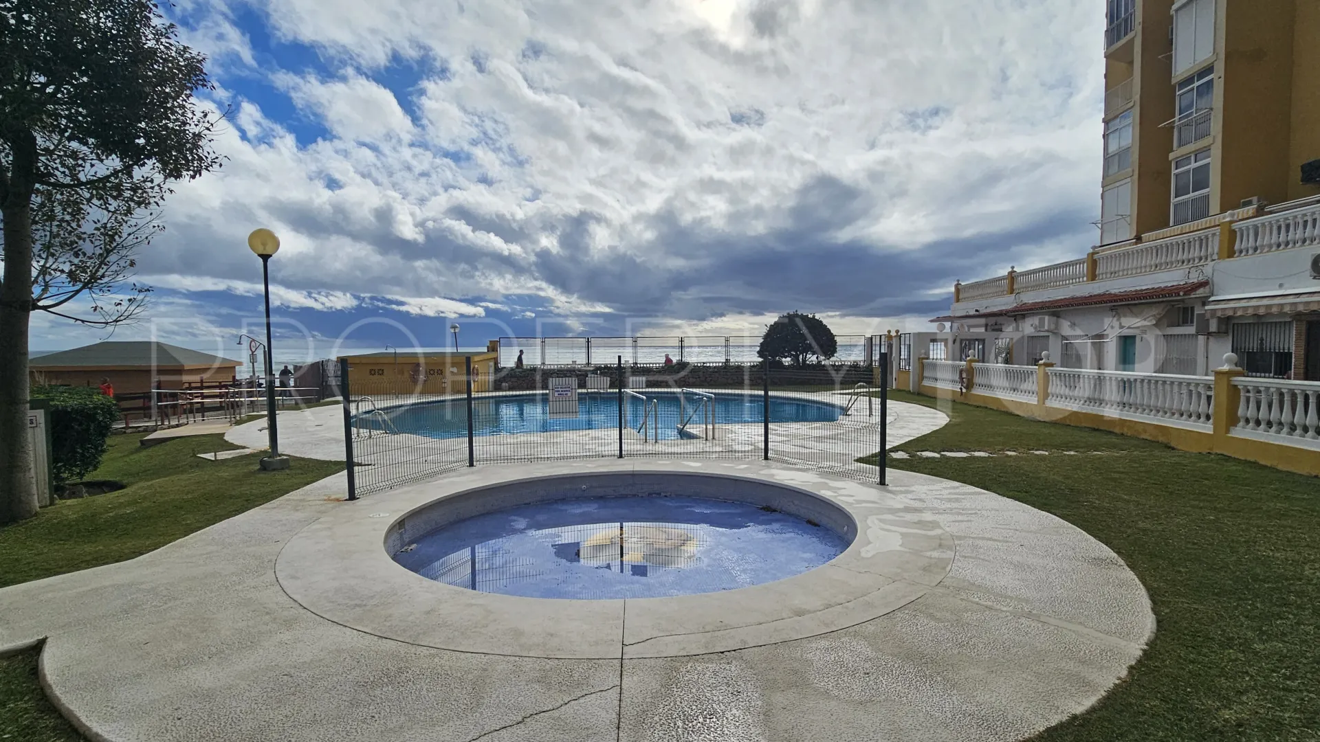 Comprar apartamento en Calahonda Playa