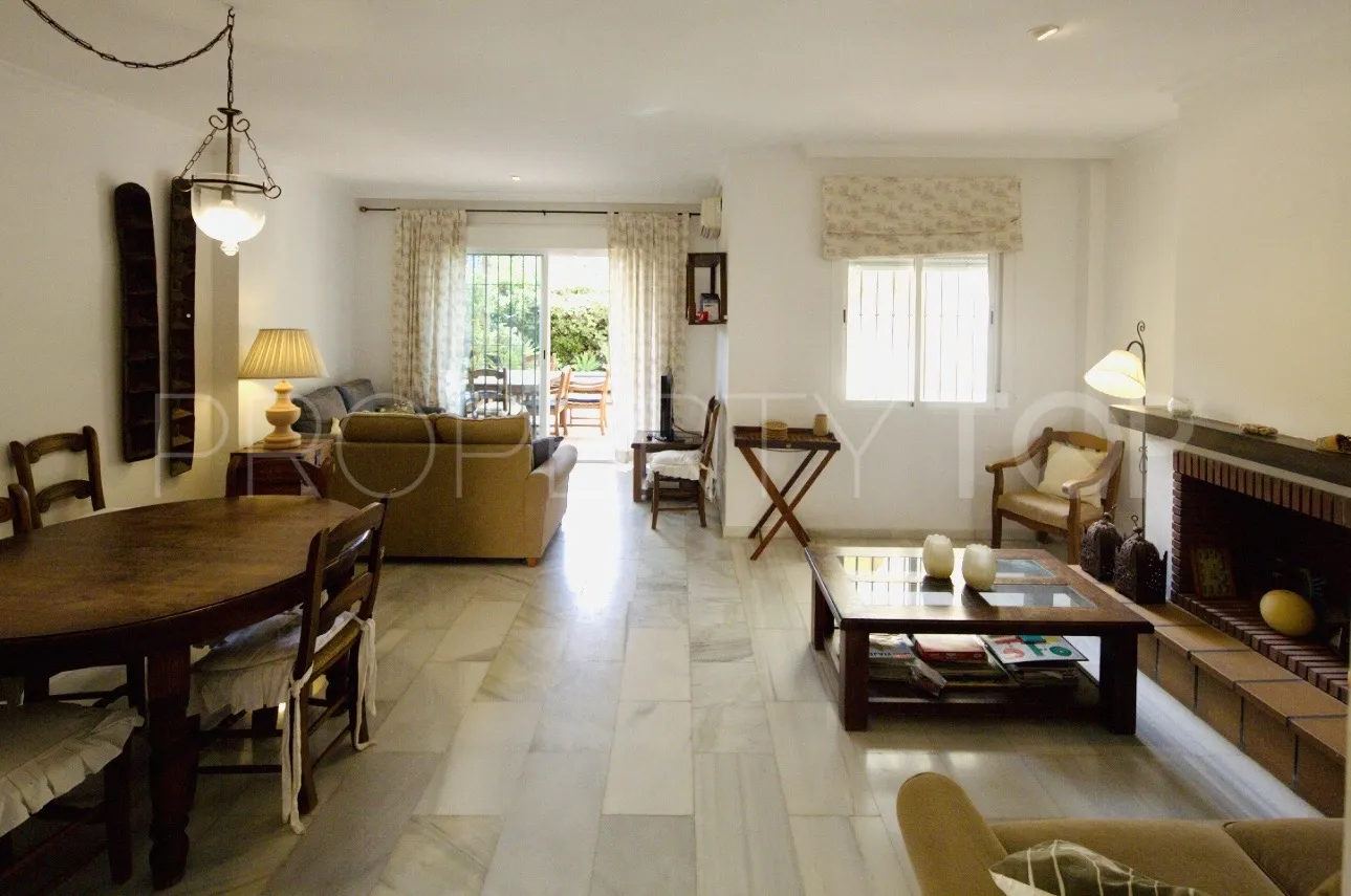 Azalea Beach, pareado a la venta