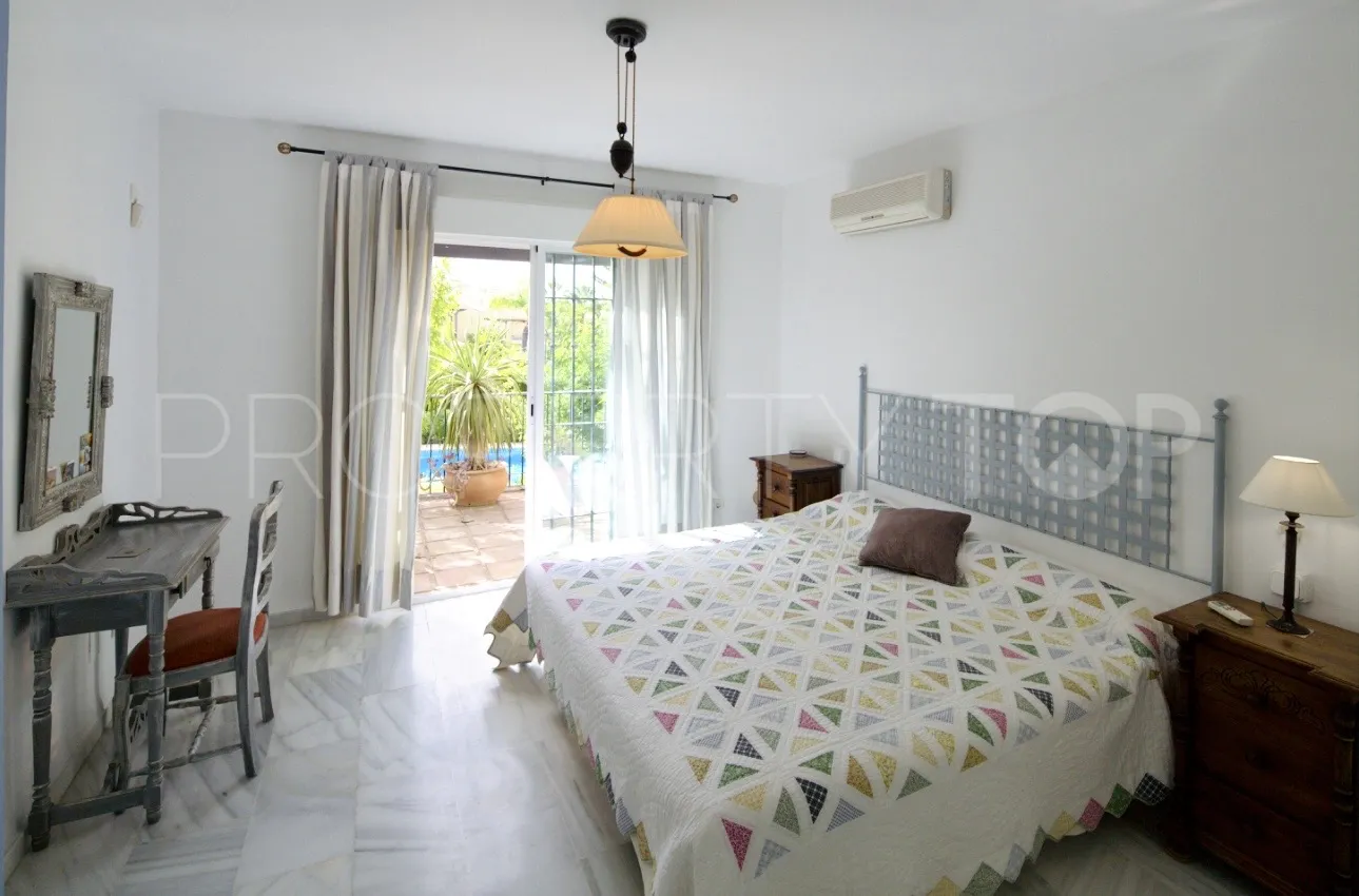 Azalea Beach, pareado a la venta