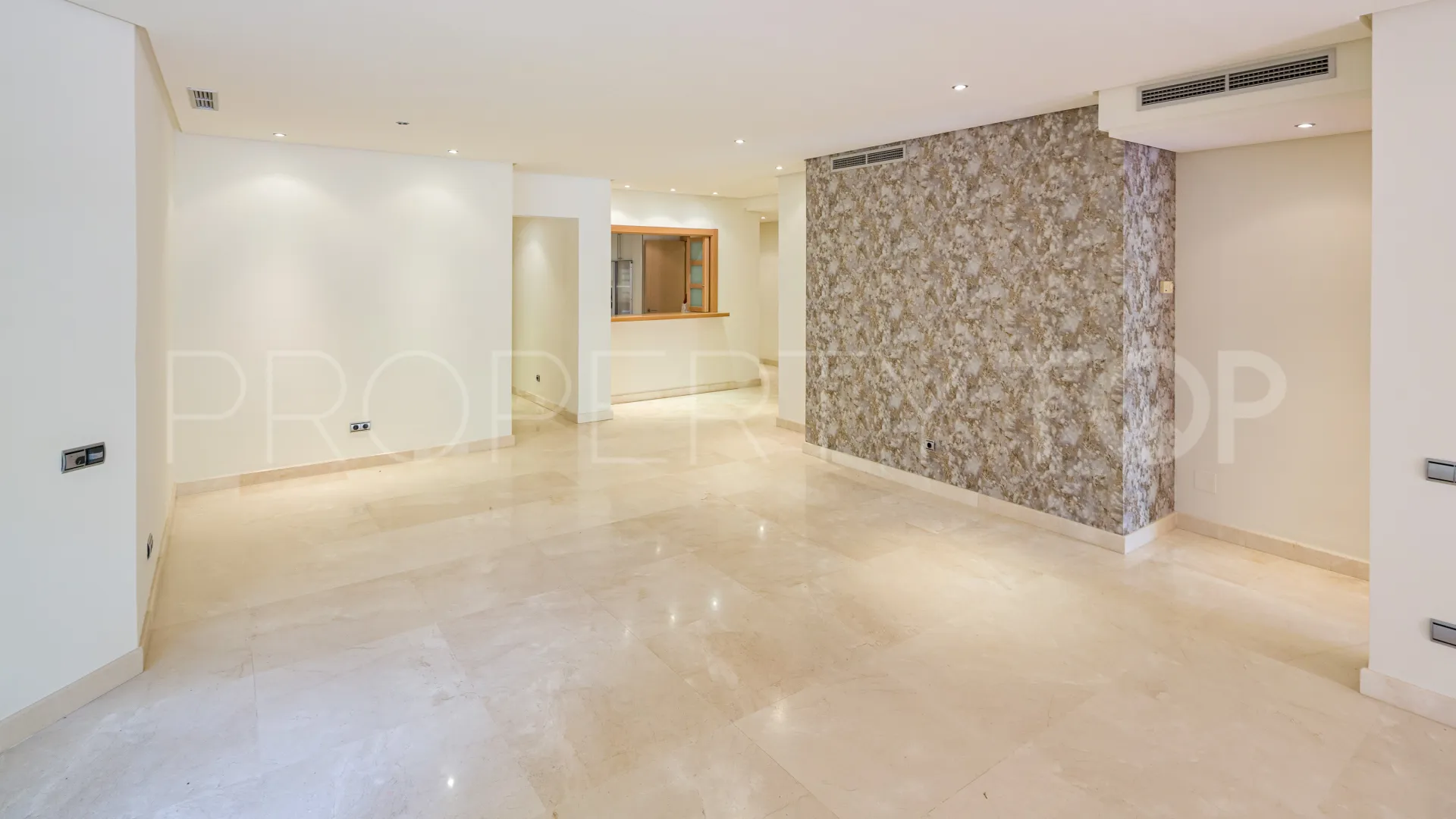 Ground floor apartment in Sierra Blanca for sale