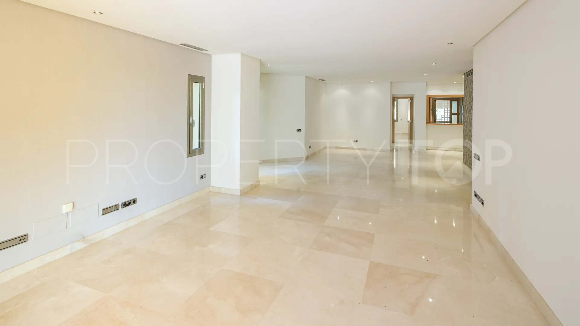 Ground floor apartment in Sierra Blanca for sale