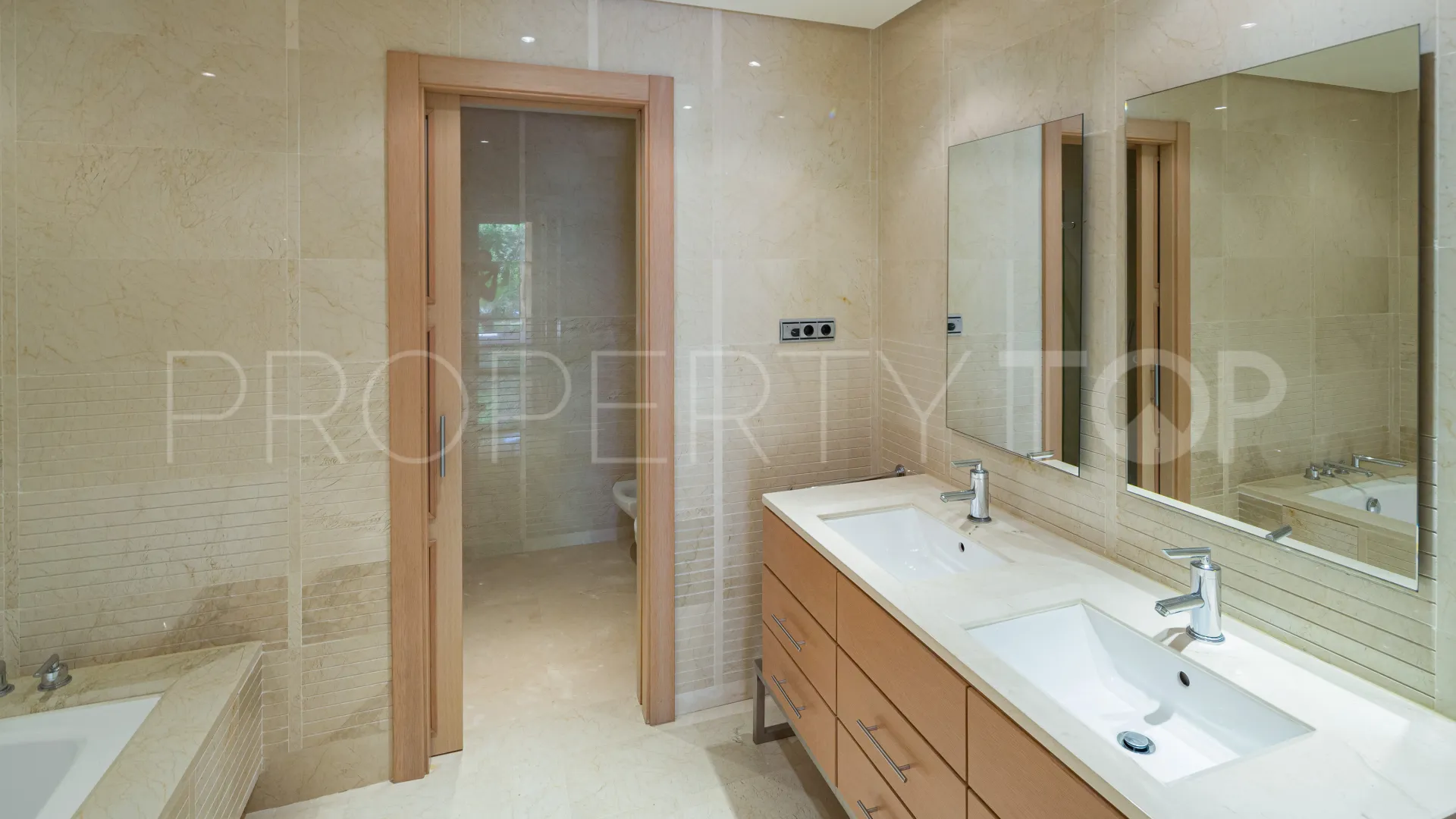 Ground floor apartment in Sierra Blanca for sale
