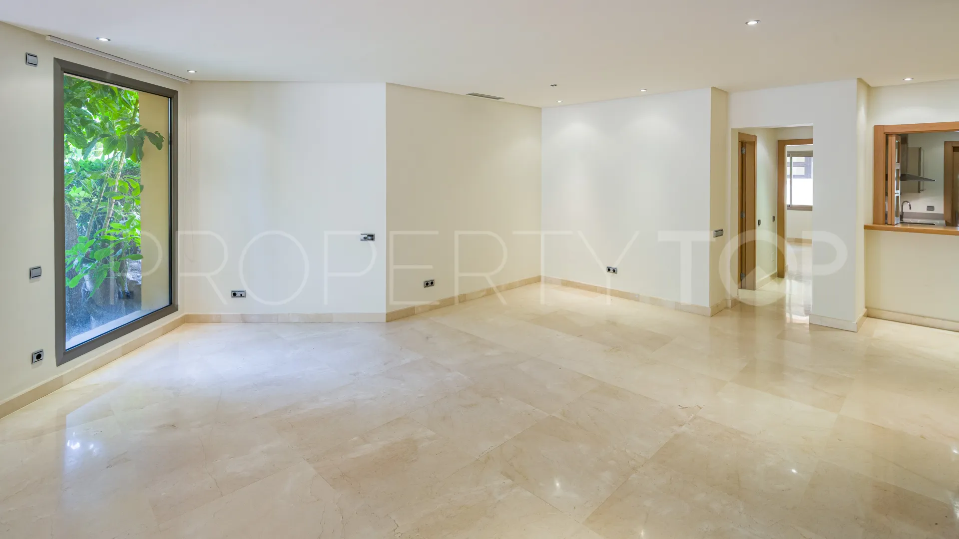 Ground floor apartment in Sierra Blanca for sale