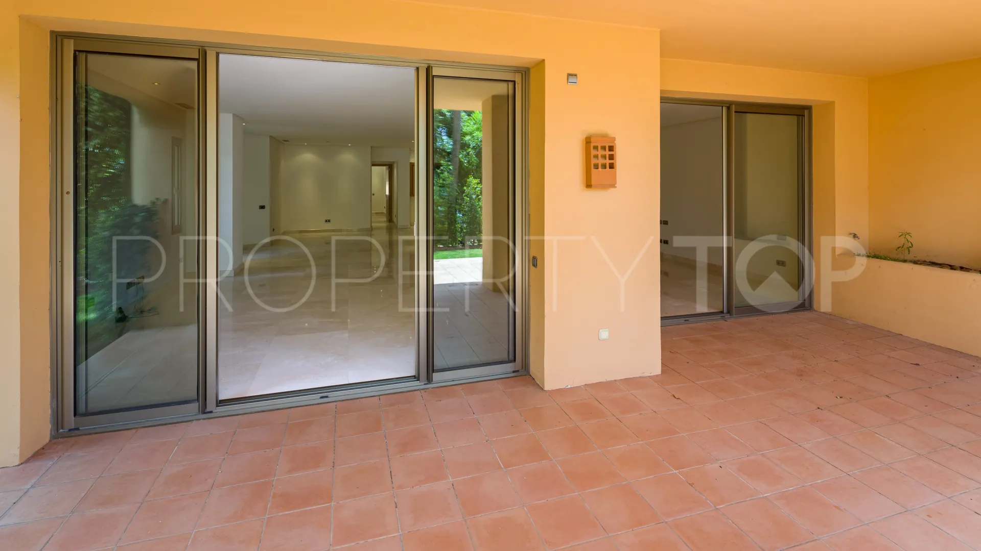 Ground floor apartment in Sierra Blanca for sale