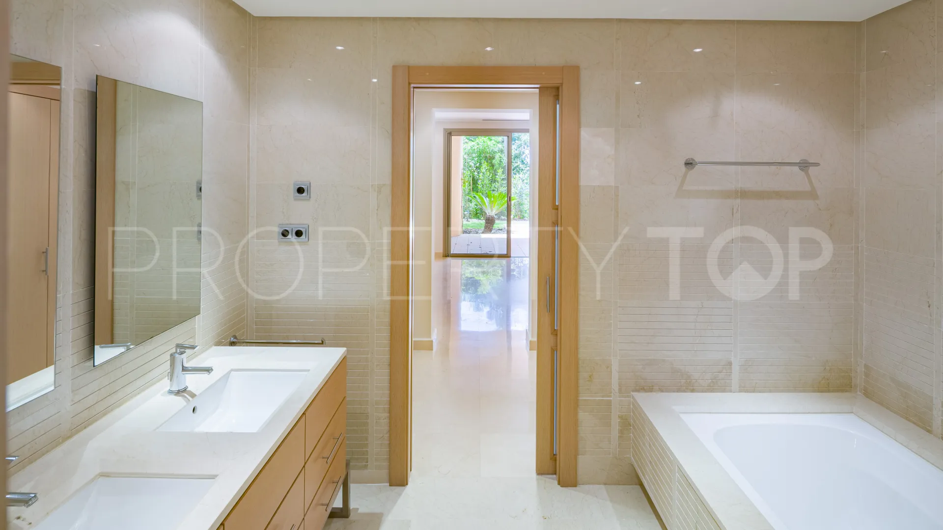 Ground floor apartment in Sierra Blanca for sale