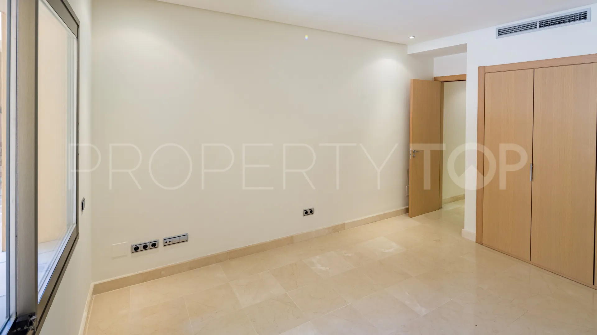 Ground floor apartment in Sierra Blanca for sale