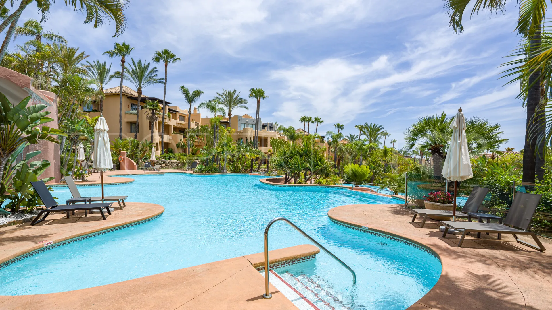 Ground floor apartment in Sierra Blanca for sale