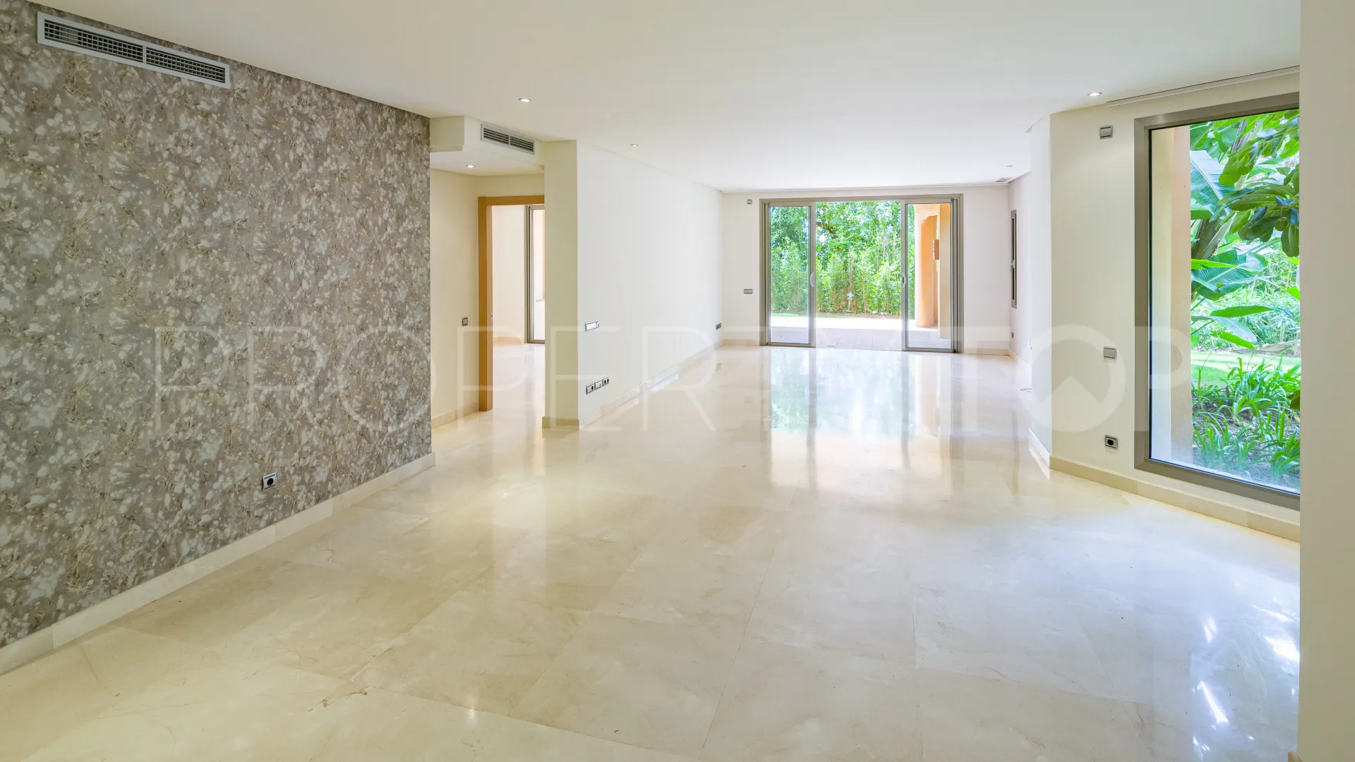 Ground floor apartment in Sierra Blanca for sale