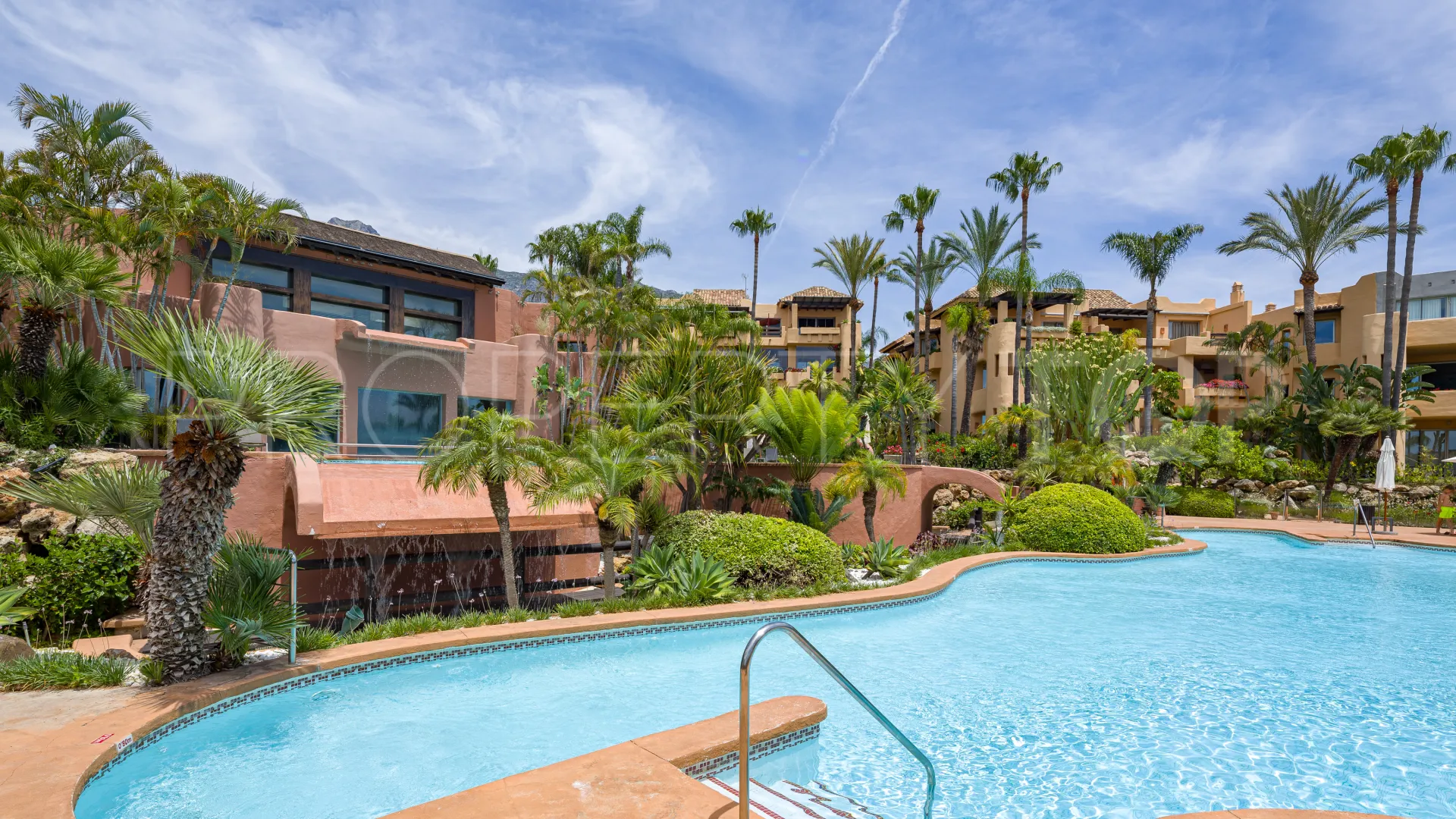 Ground floor apartment in Sierra Blanca for sale