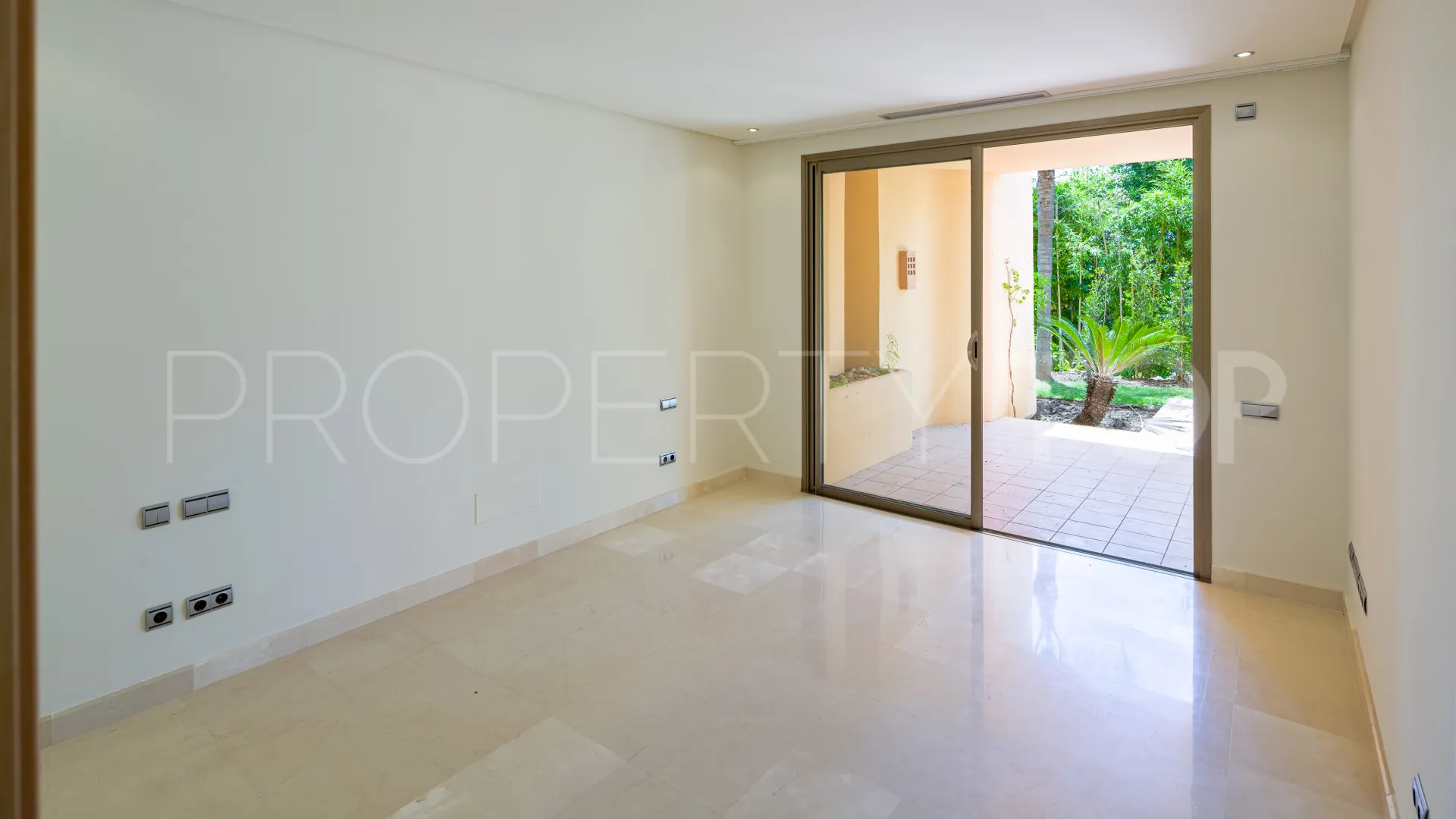 Ground floor apartment in Sierra Blanca for sale