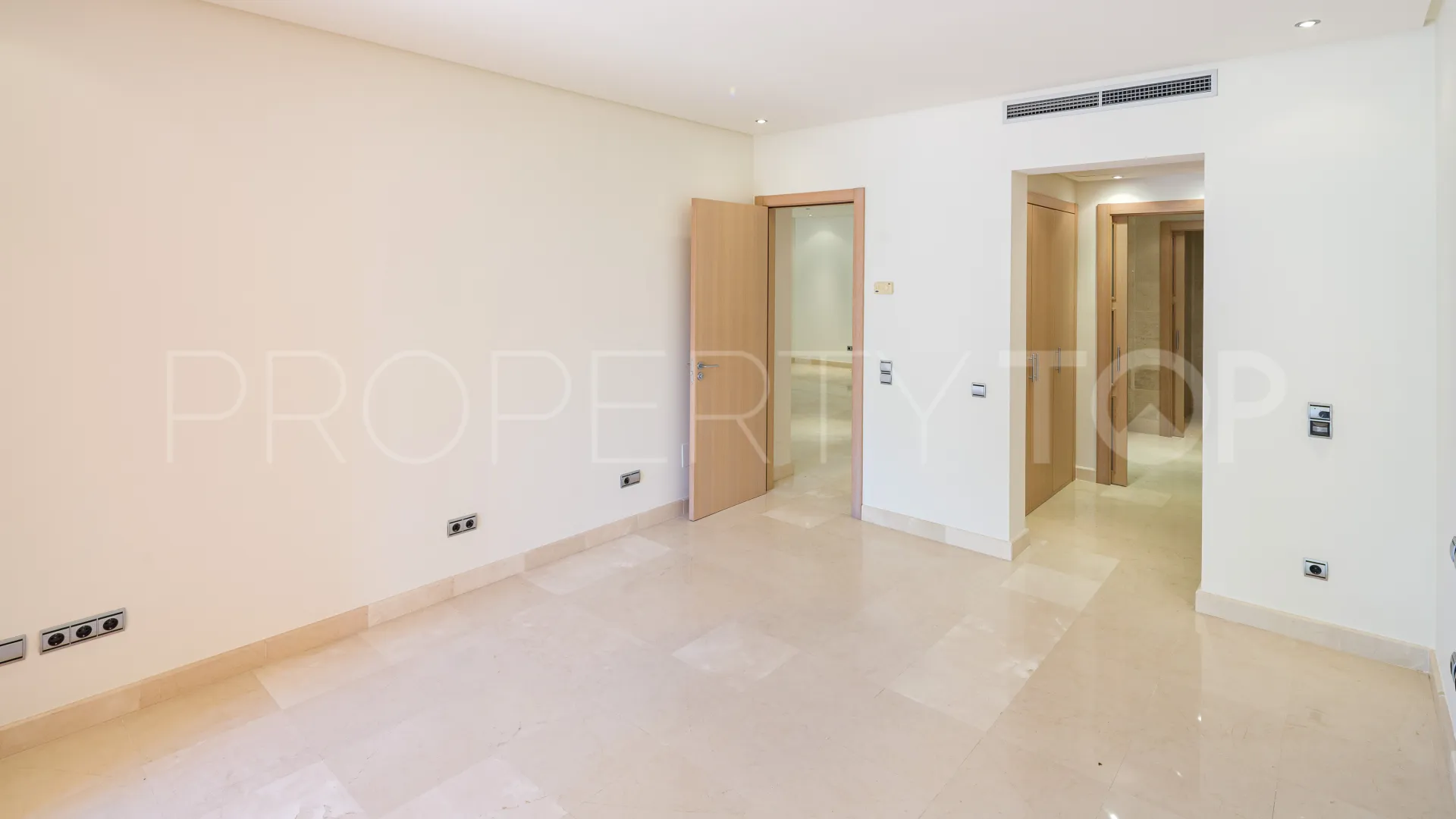 Ground floor apartment in Sierra Blanca for sale