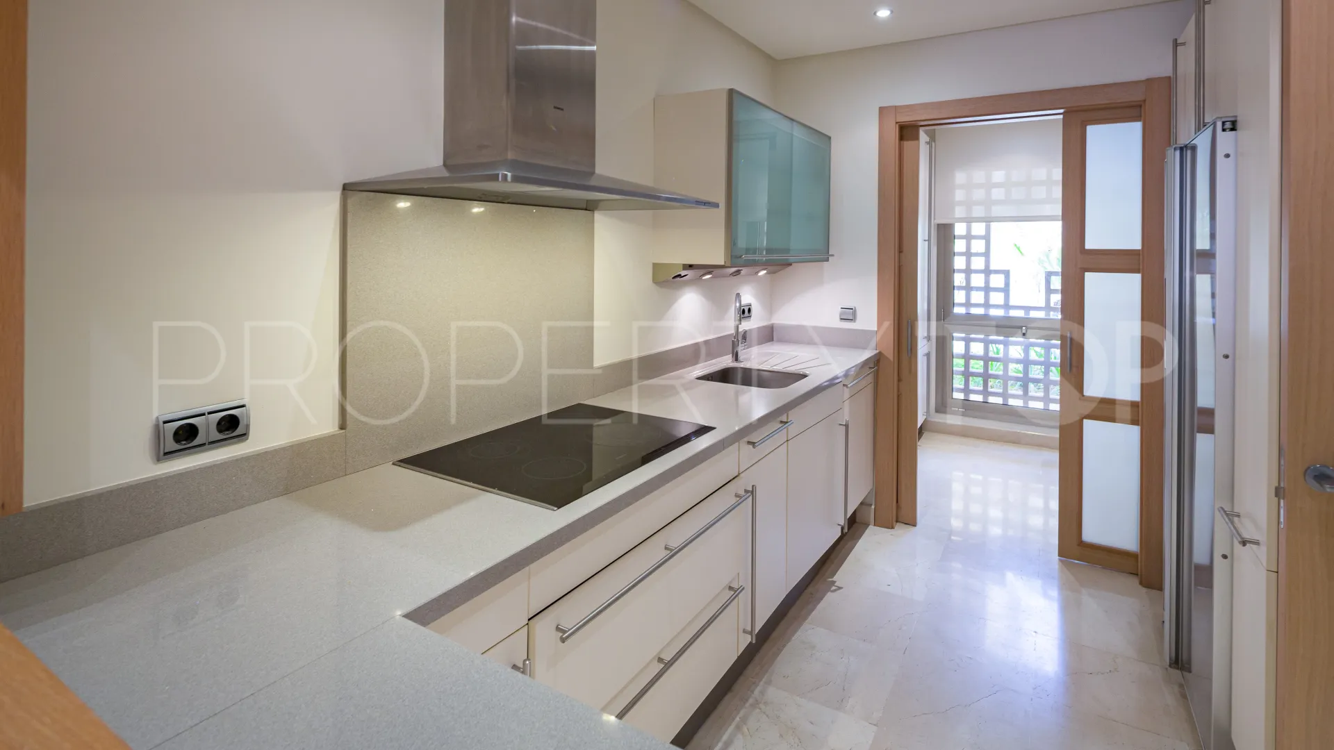 Ground floor apartment in Sierra Blanca for sale